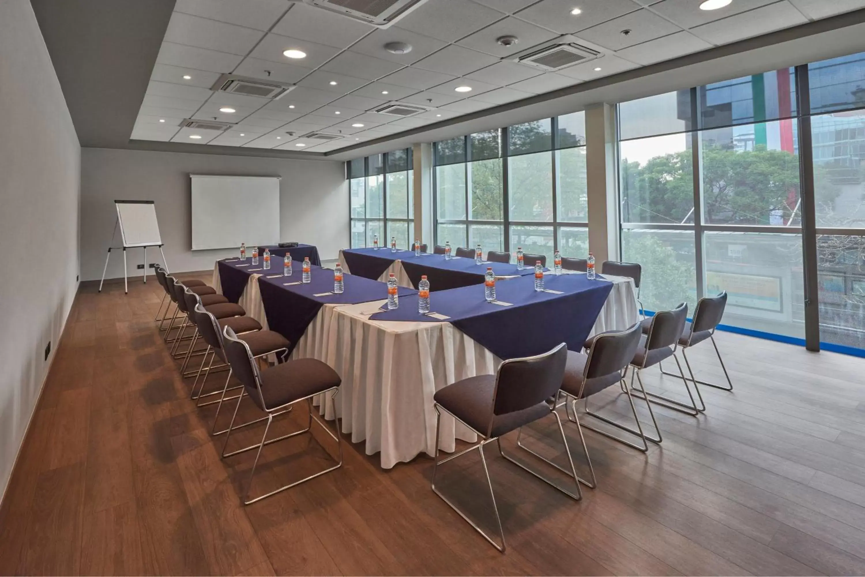 Meeting/conference room in City Express Plus by Marriott Insurgentes Sur