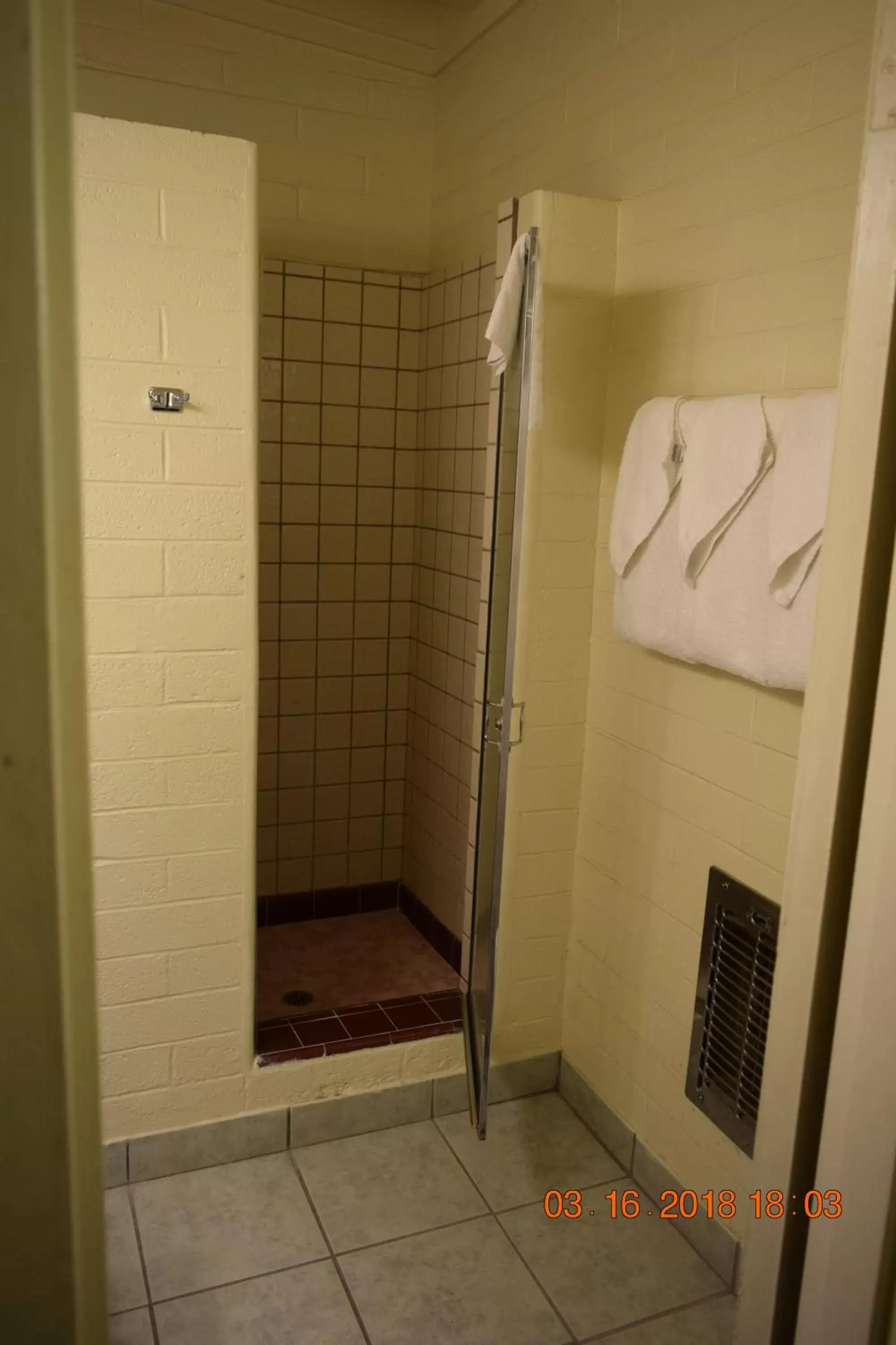 Bathroom in Stanlunds Inn and Suites