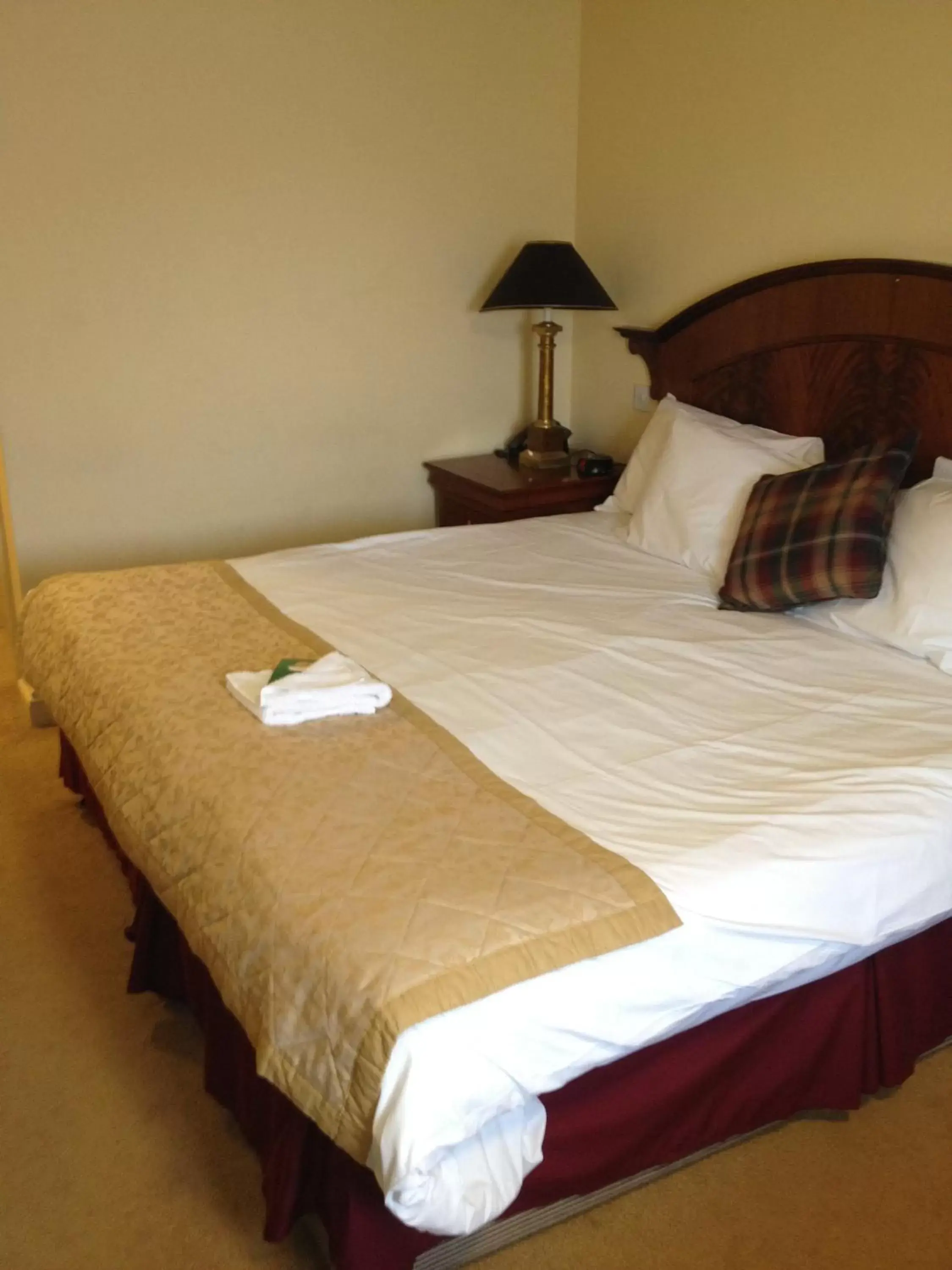 Bed in The Olde Windmill Inn