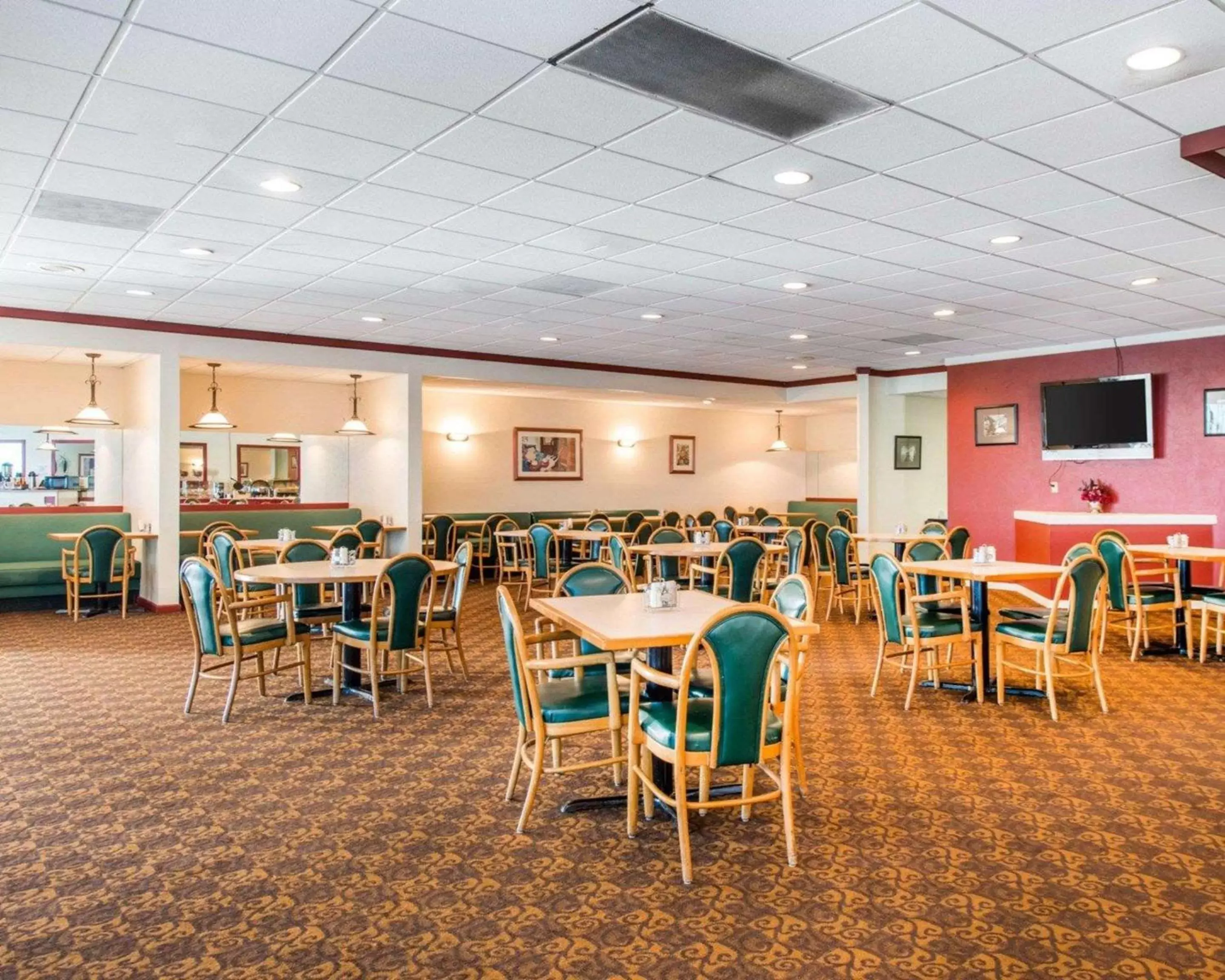 Restaurant/Places to Eat in Clarion Inn and Events Center Pueblo North