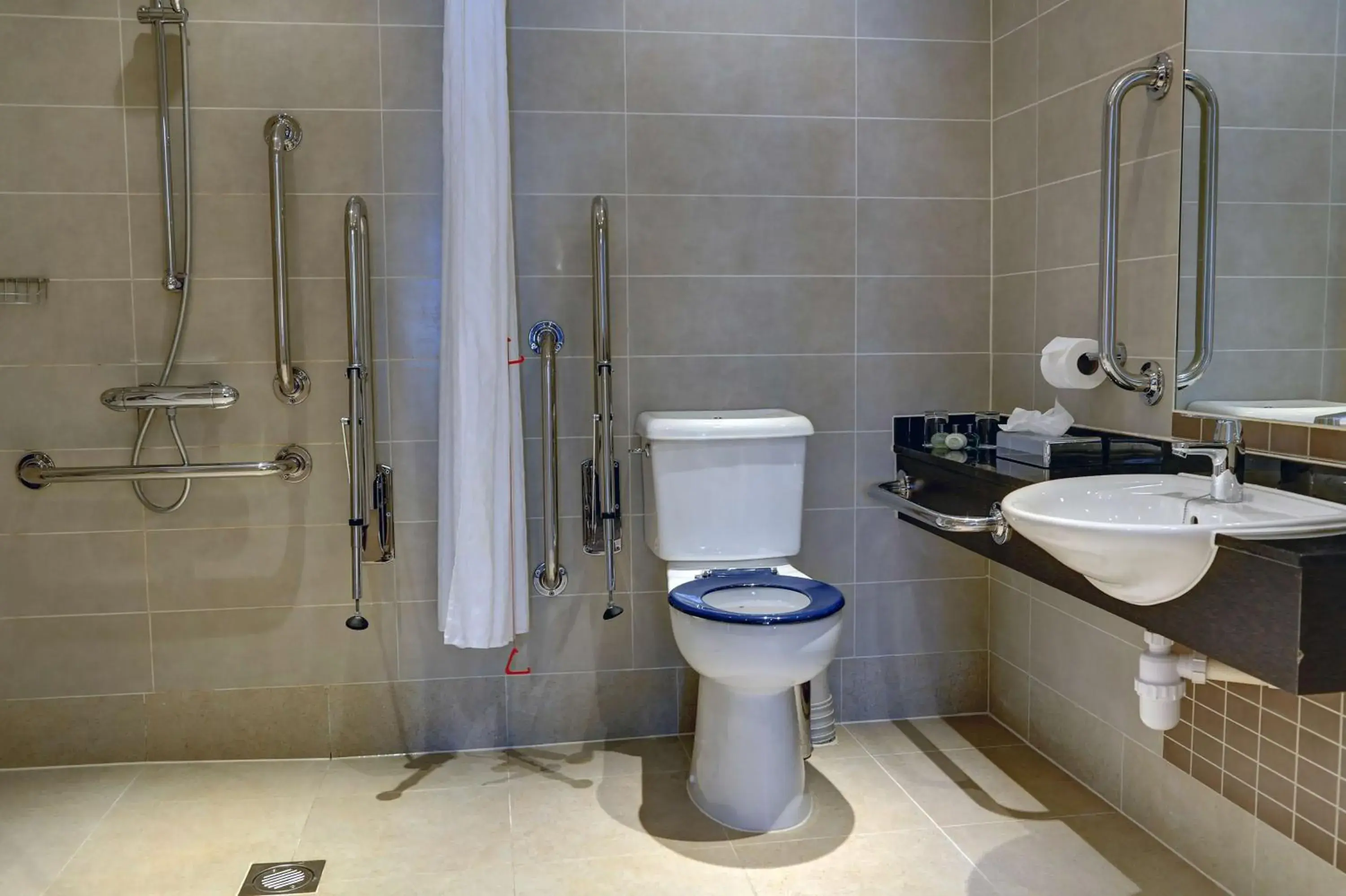 Photo of the whole room, Bathroom in Best Western Plus Pinewood Manchester Airport-Wilmslow Hotel