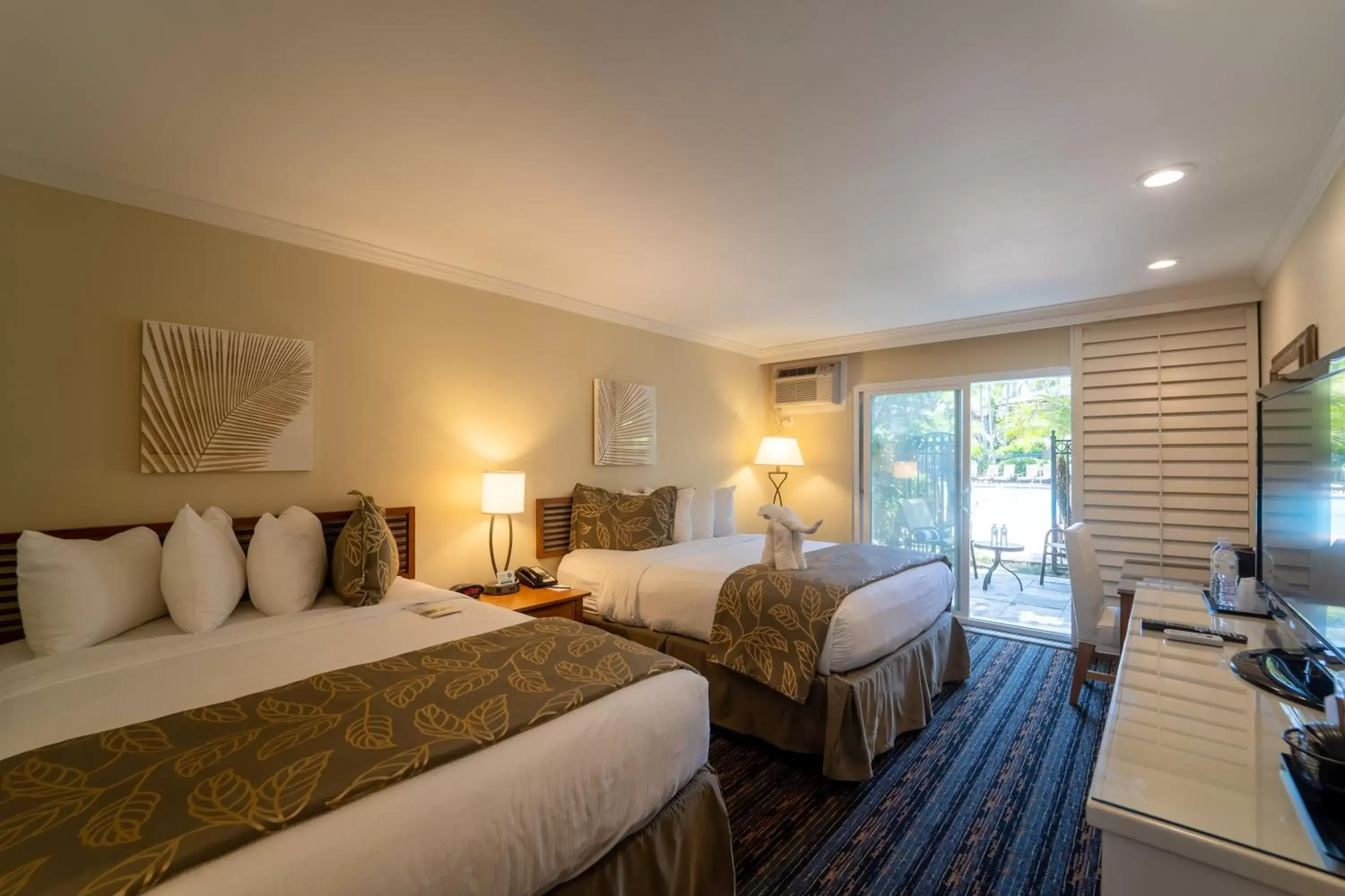 Bed in The Dana on Mission Bay Bed in The Dana on Mission Bay