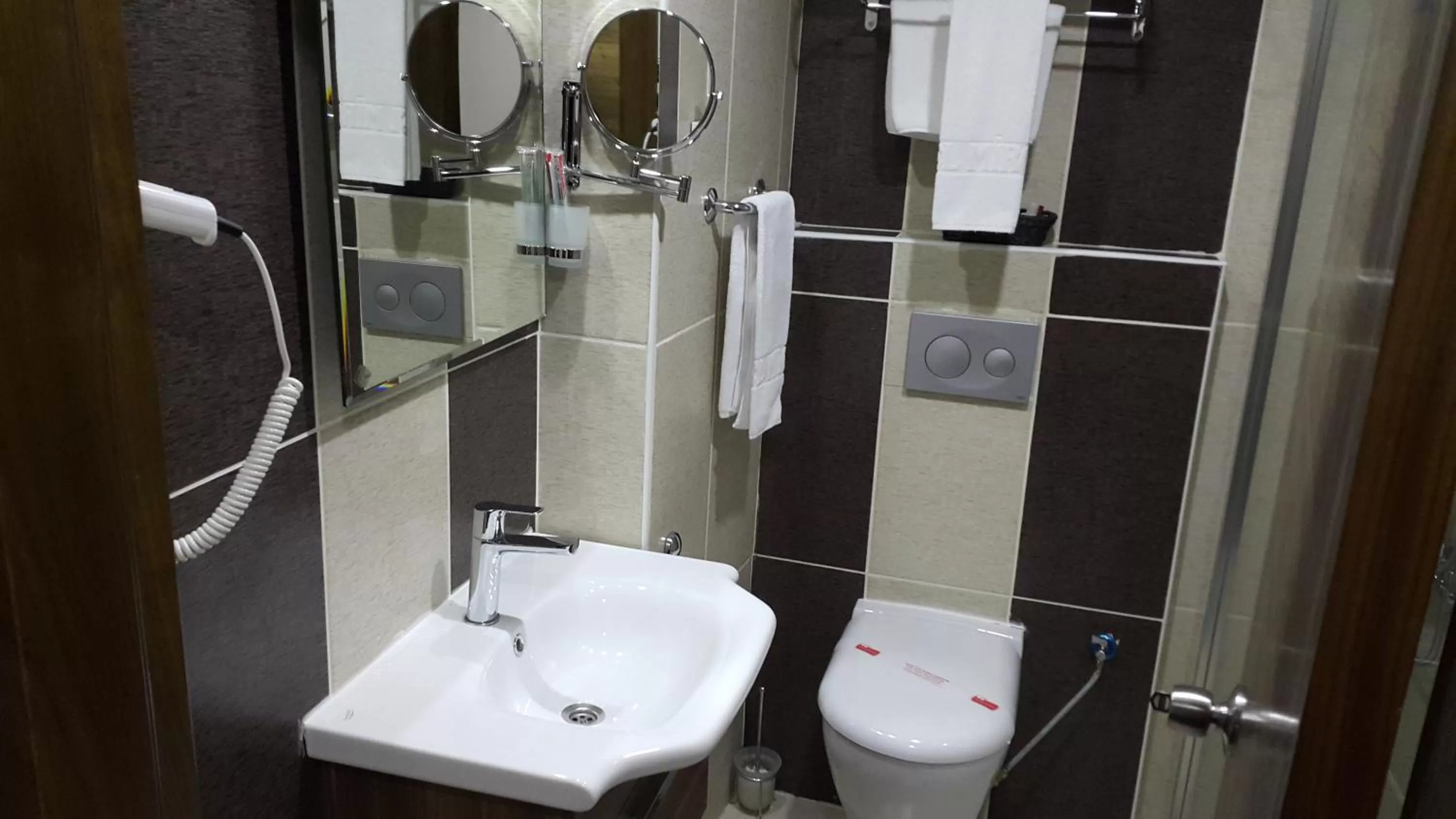 Shower in Miroglu Hotel