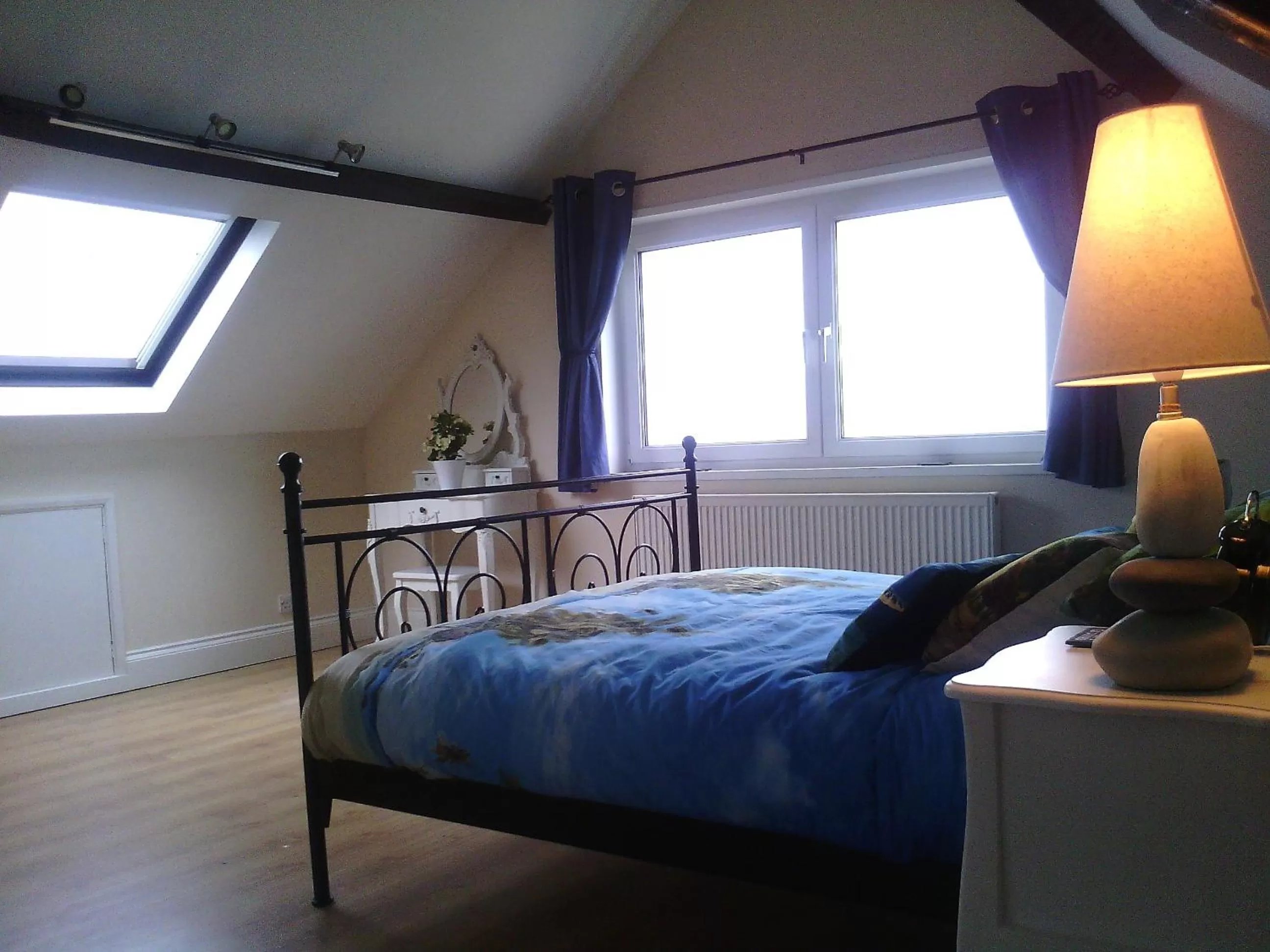 Bedroom, Bed in Yew Tree House