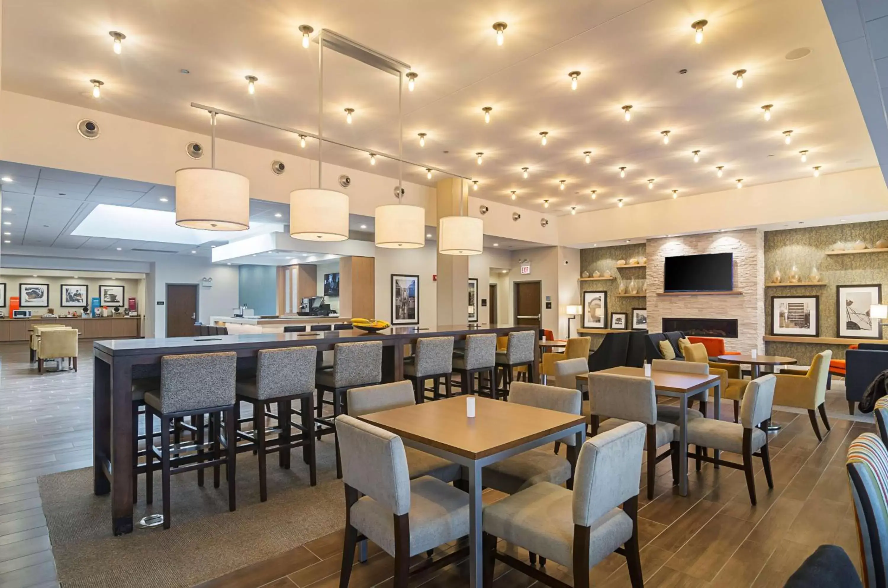 Dining area, Restaurant/Places to Eat in Hampton Inn Chicago North-Loyola Station, Il
