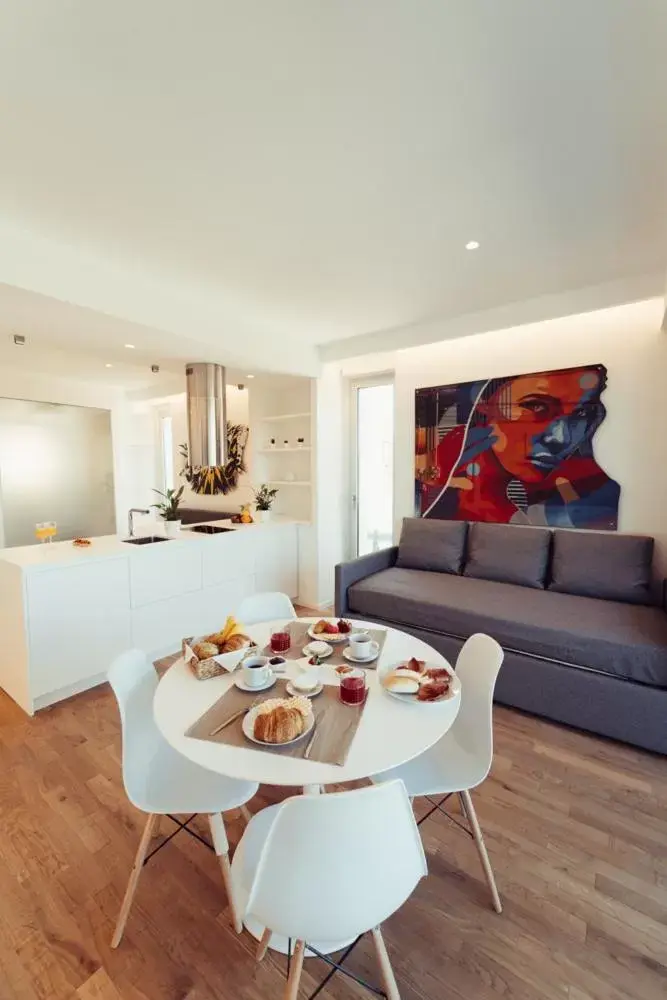 Kitchen or kitchenette, Dining Area in Marina Gardens Boutique&Suites