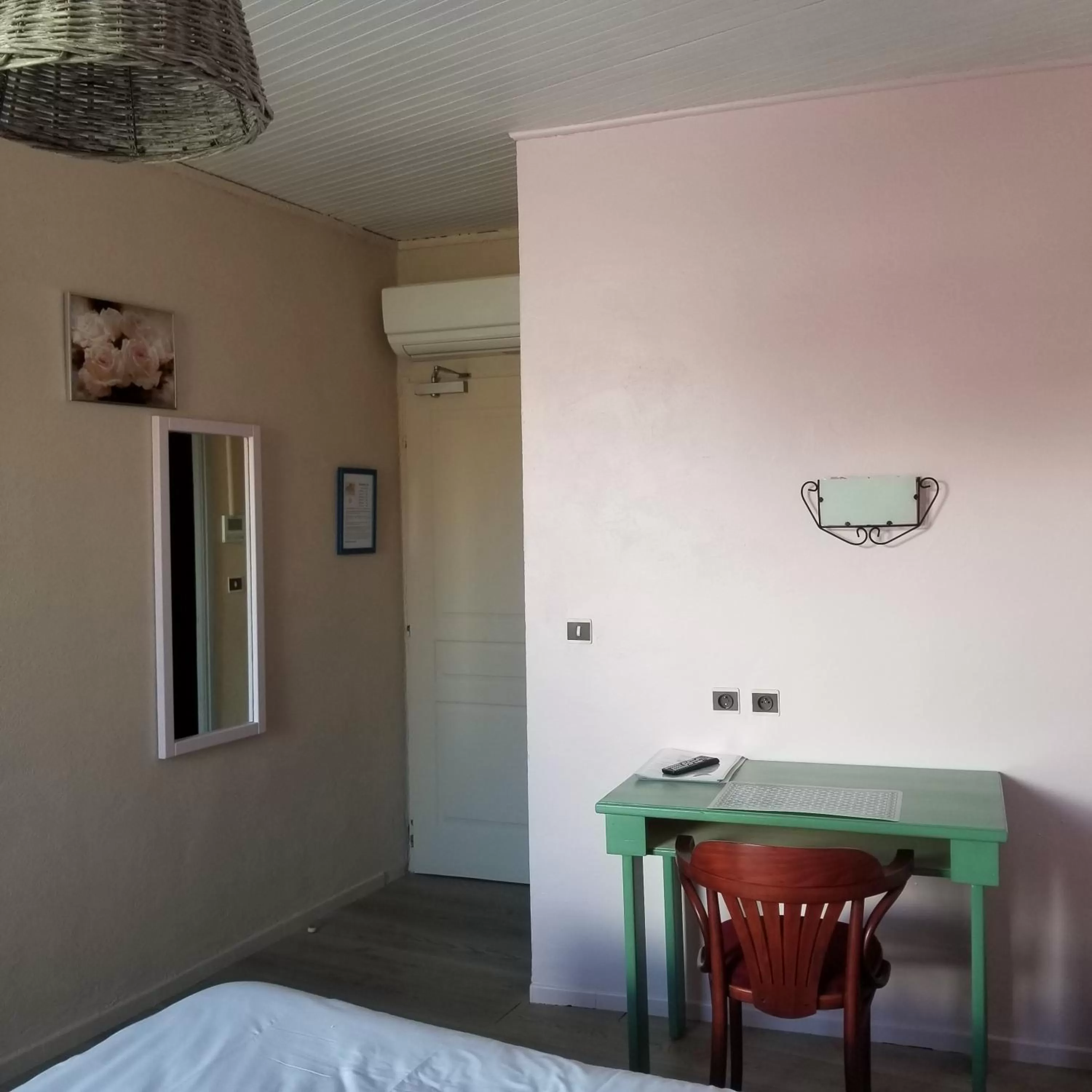 Bedroom, Bed in Logis hôtel du terreau