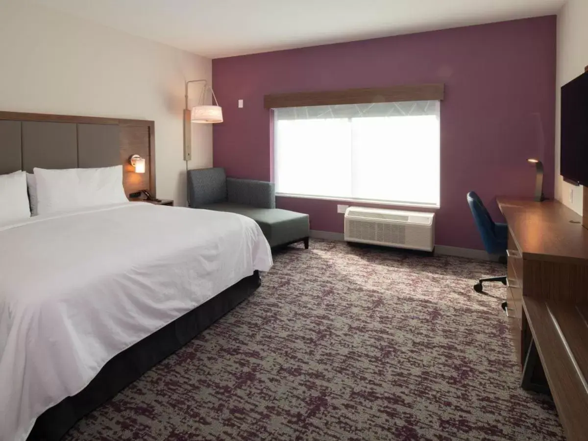 Bed in Holiday Inn Express & Suites - Little Rock Downtown, an IHG Hotel