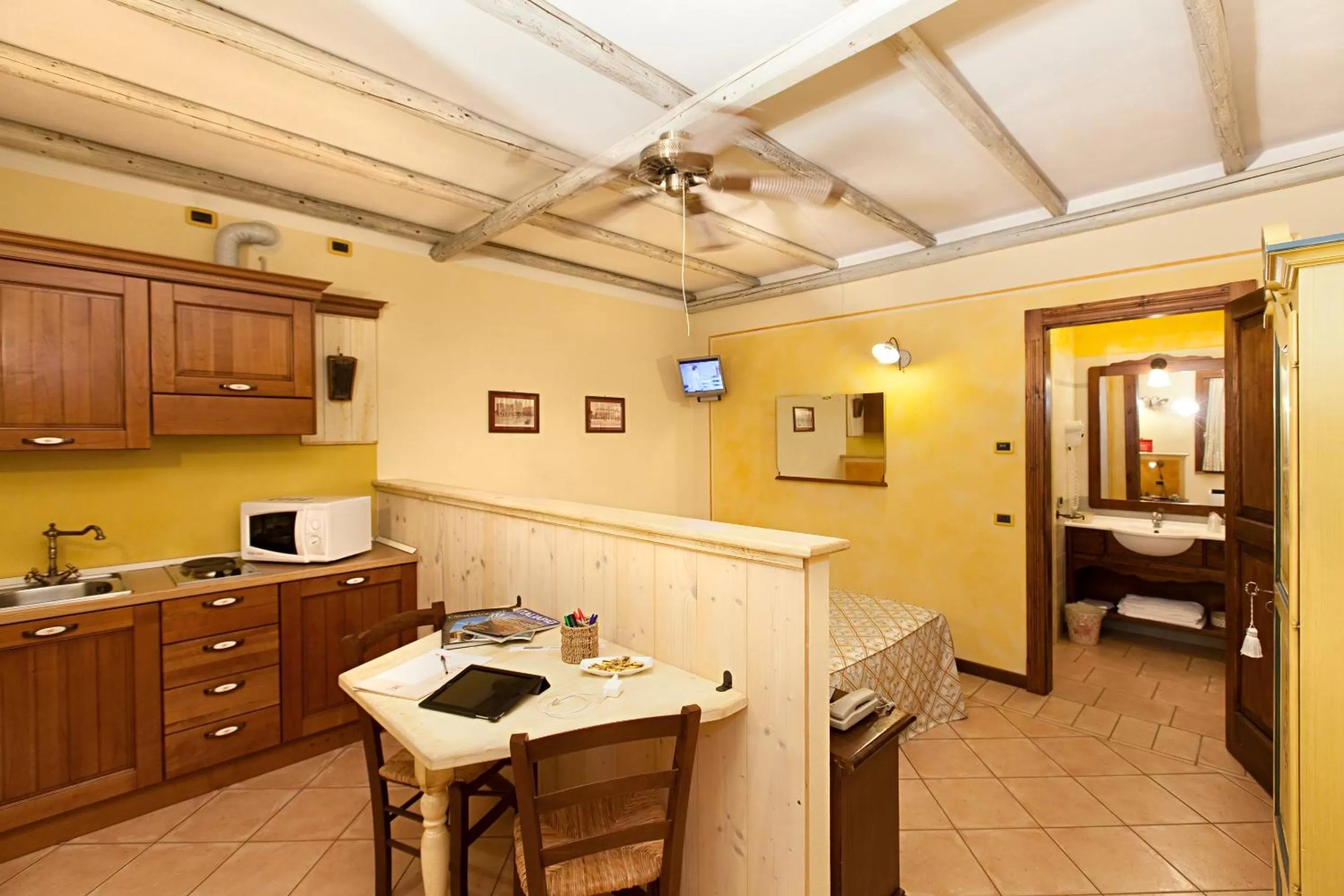 Photo of the whole room, Bed in Luna Residence Hotel