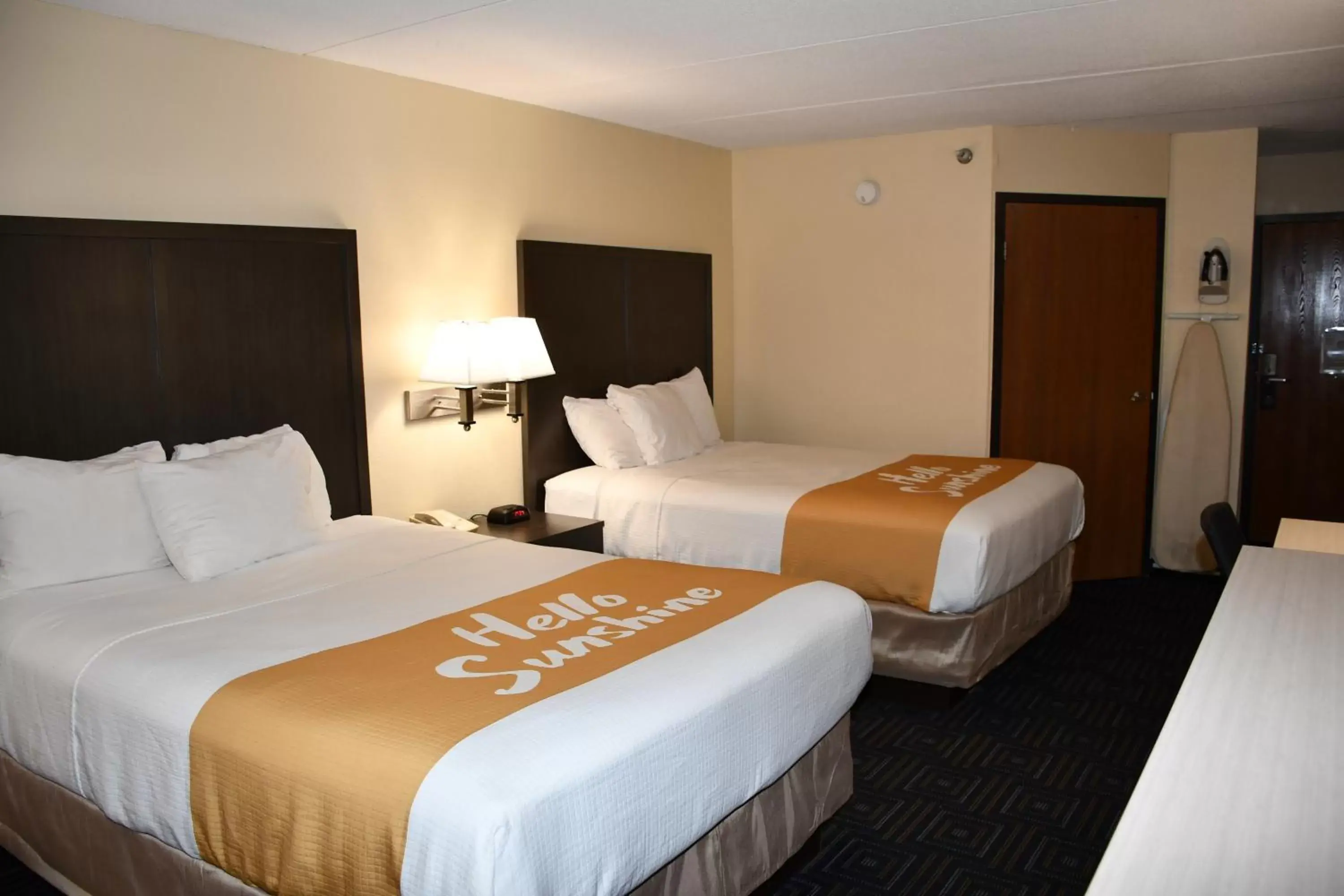 Bed in Days Inn by Wyndham Mounds View Twin Cities North