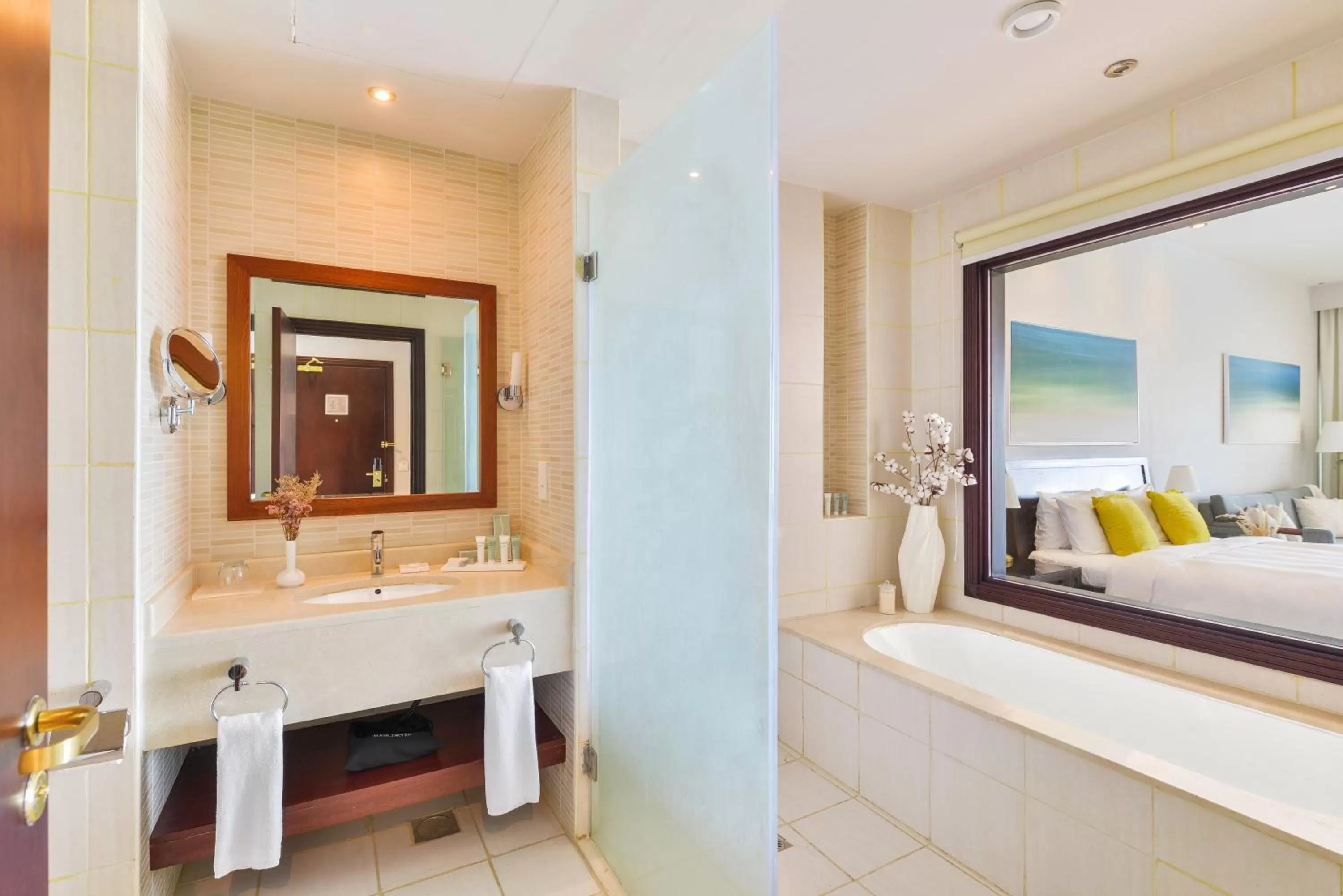 Bathroom in Radisson Blu Resort, Fujairah