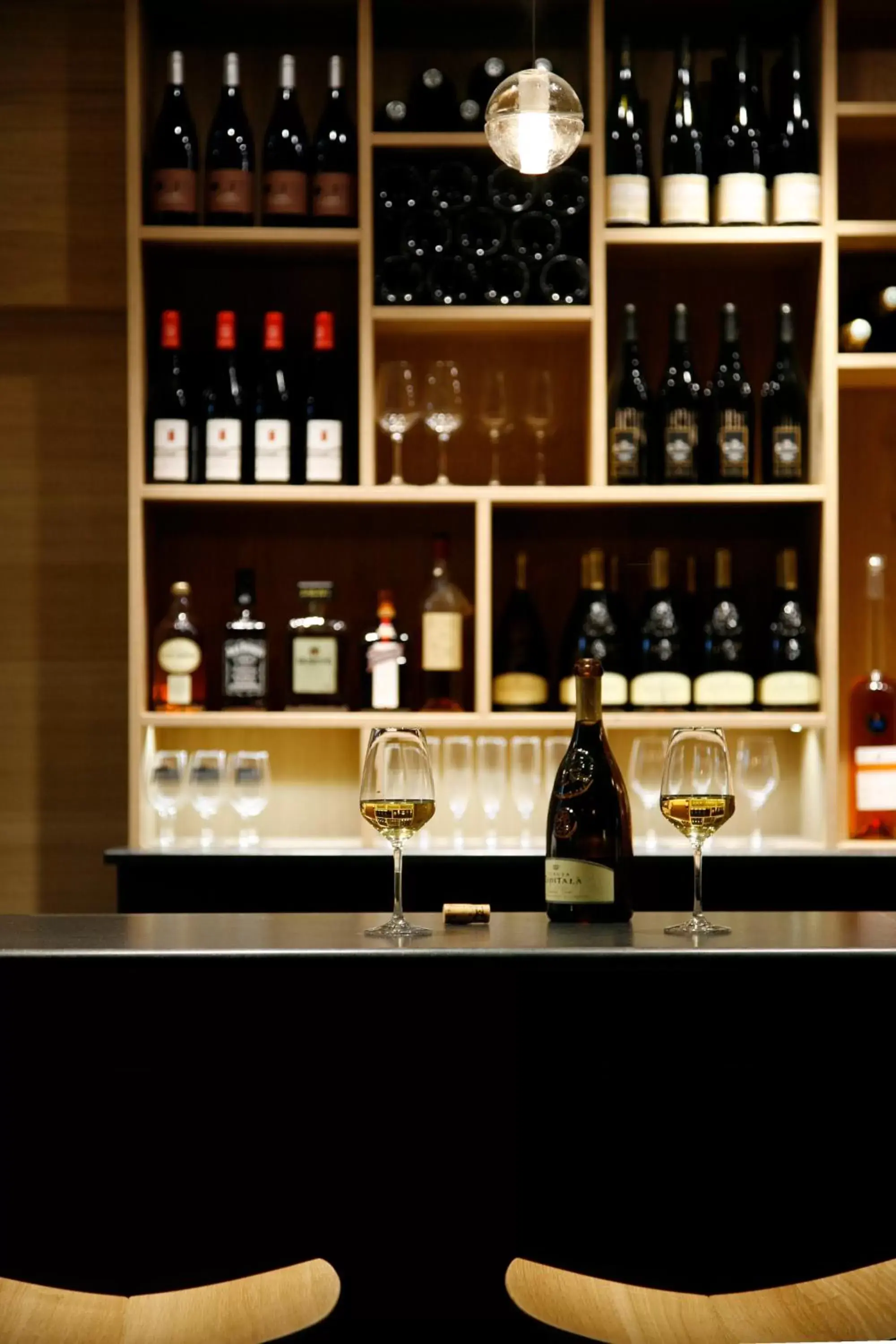 Lounge or bar, Drinks in HANNONG Hotel & Wine Bar