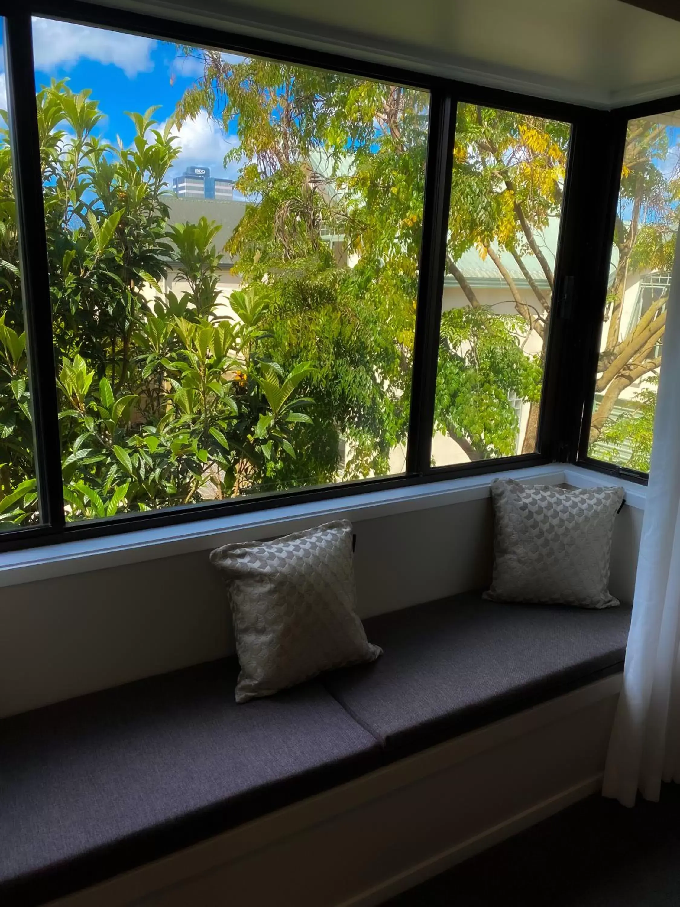 Bedroom, Seating Area in Takapuna International Motor Lodge