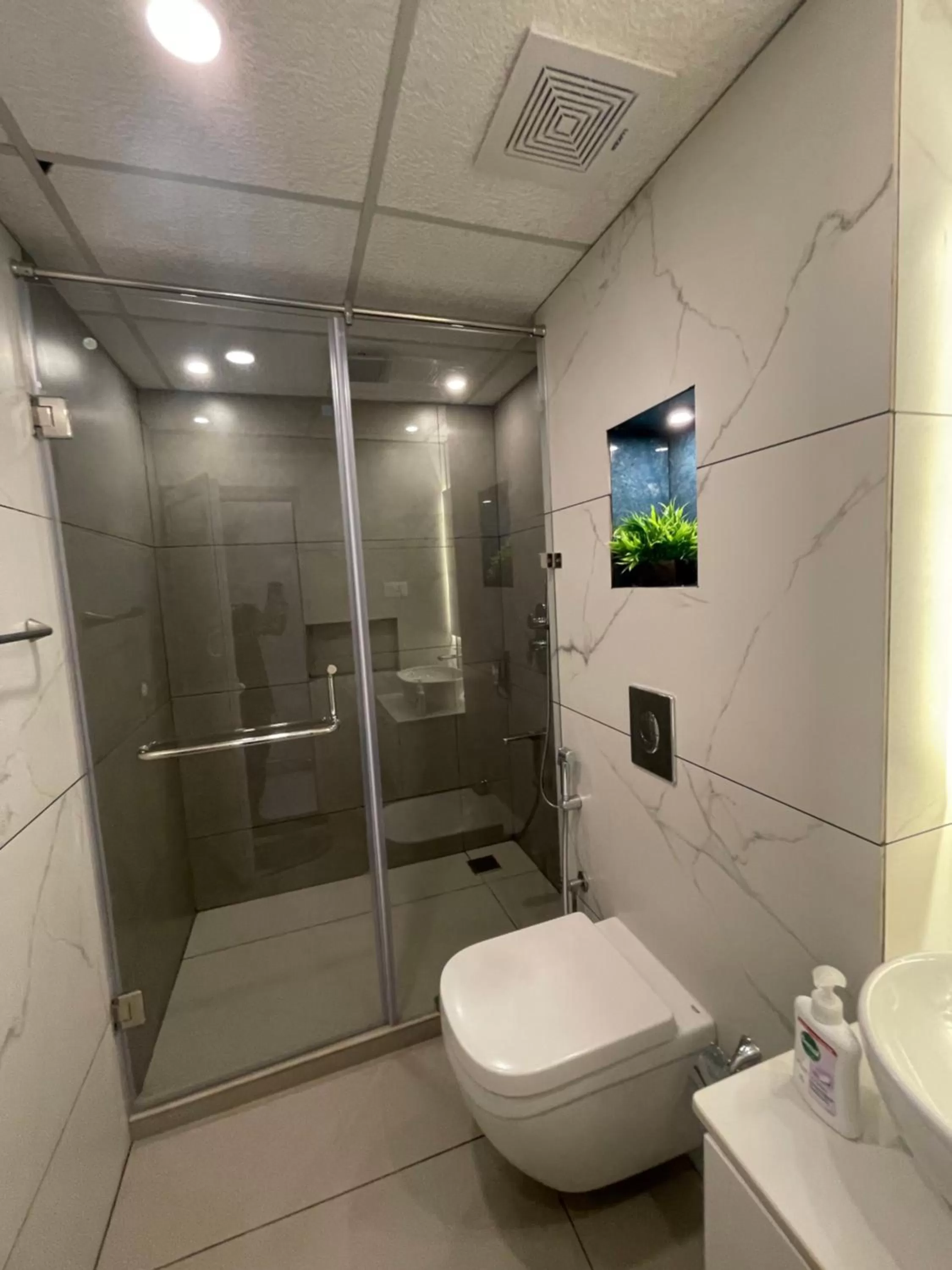 Bathroom in Garden Bay Resort