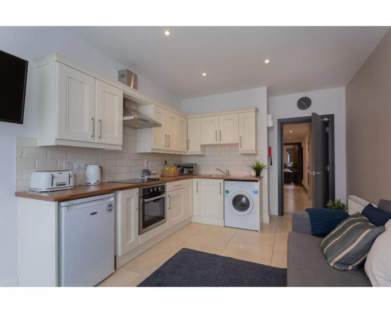 Living room, Kitchen/Kitchenette in Central Belfast Apartments Camden Street