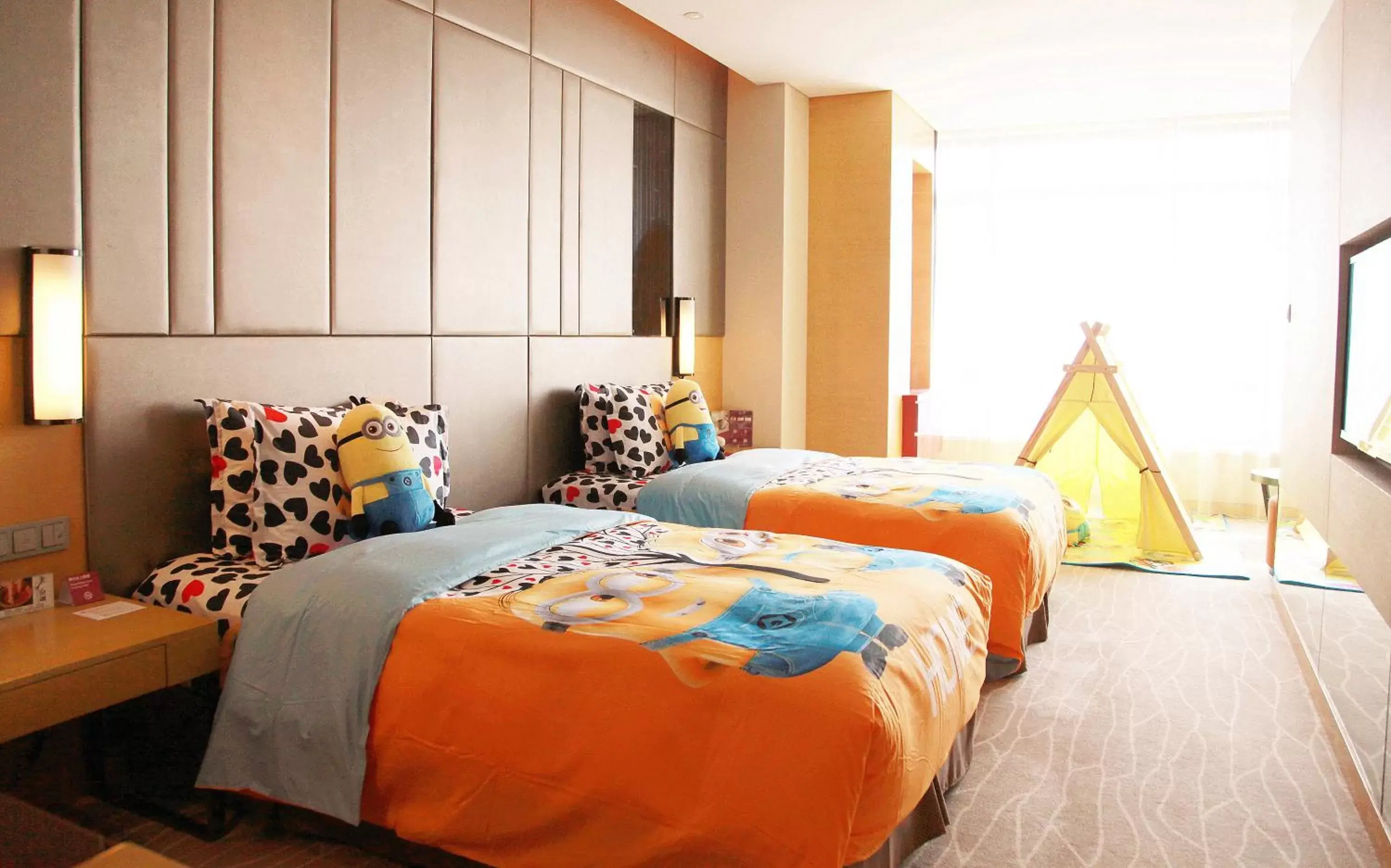 Photo of the whole room, Bed in Crowne Plaza Yangzhou by IHG Photo of the whole room, Bed in Crowne Plaza Yangzhou by IHG