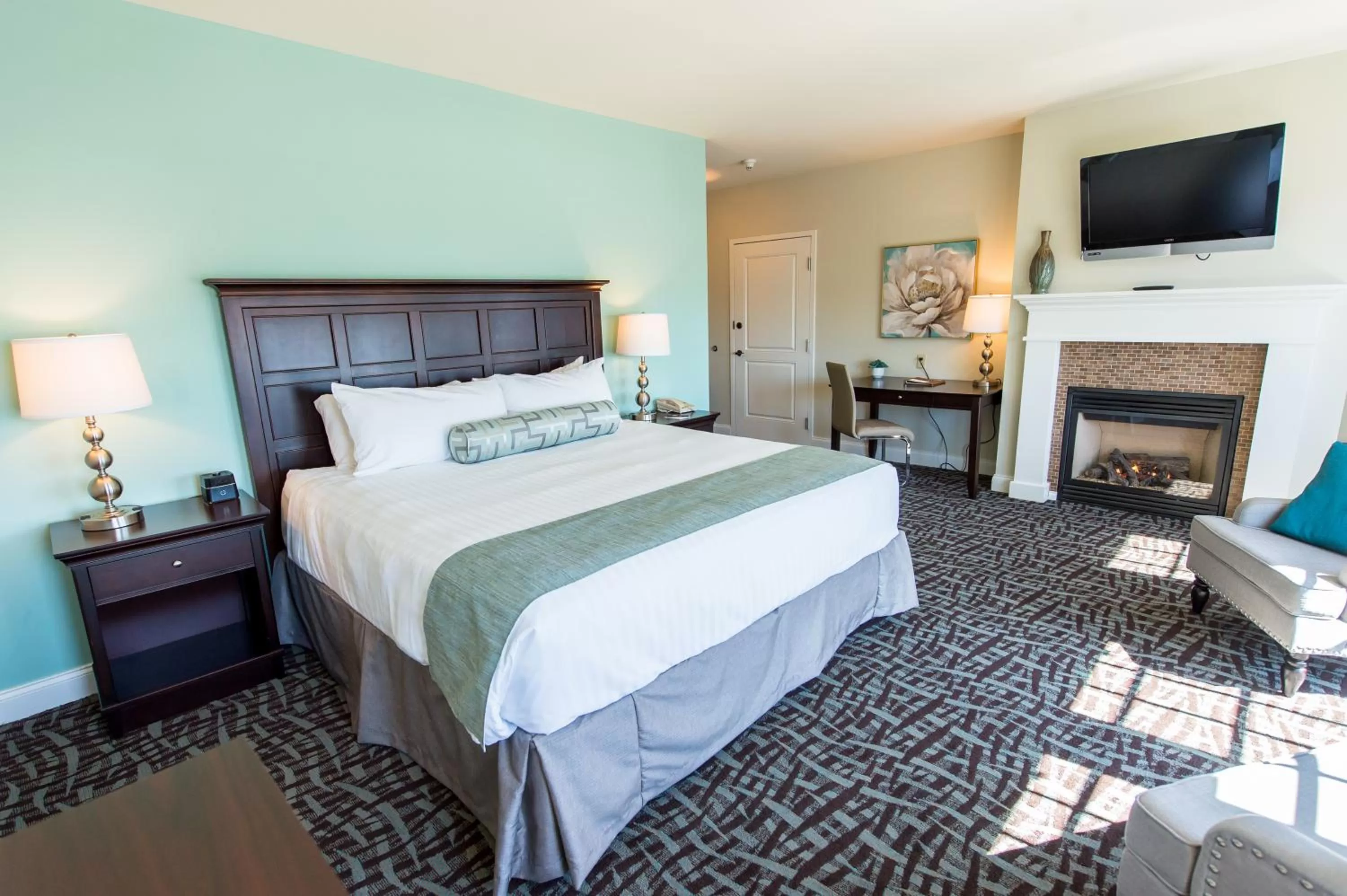 Photo of the whole room, Bed in Union Bluff Hotel & Meeting House