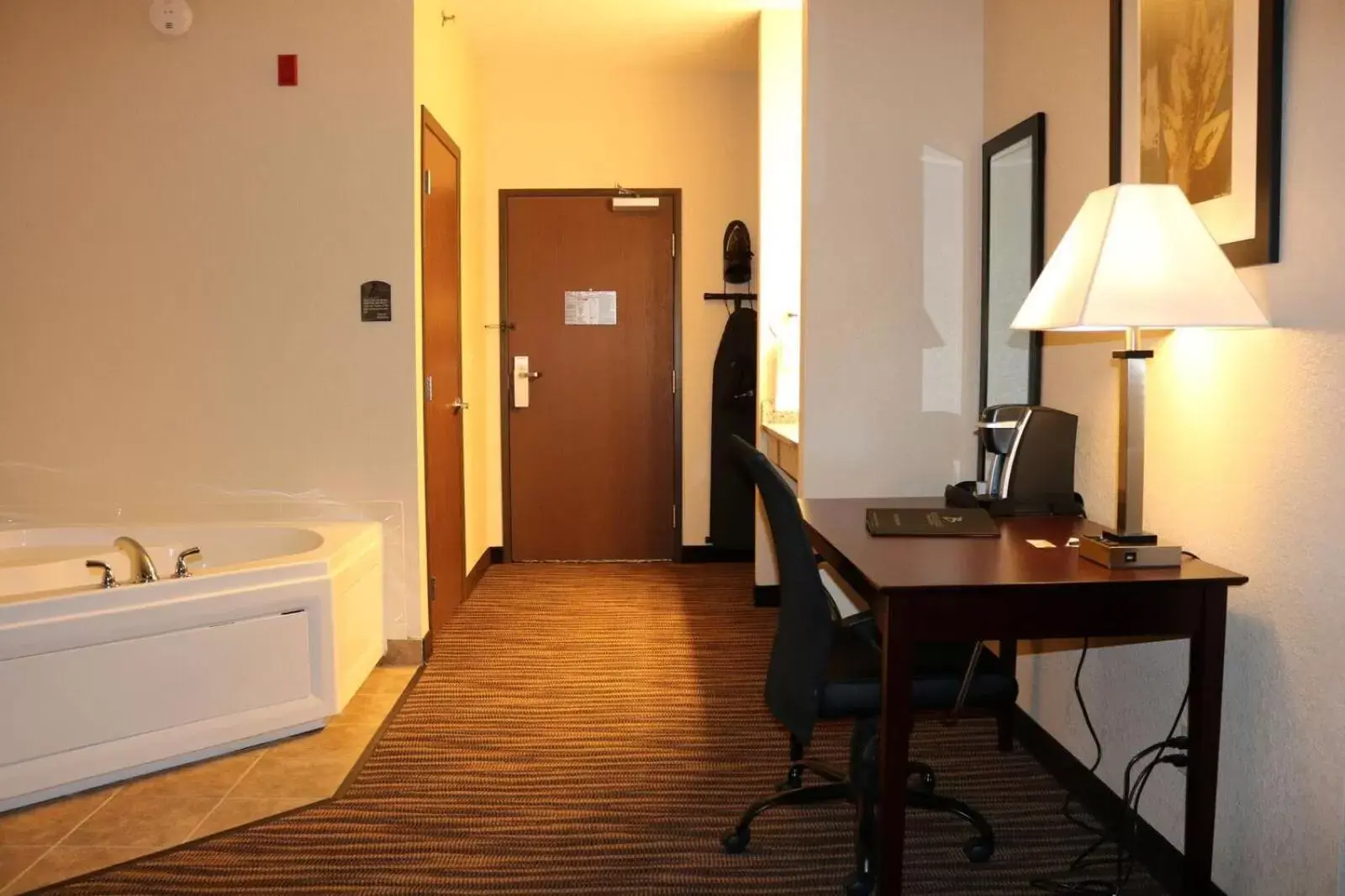 Bath, Bed in Cobblestone Inn & Suites Maryville Bath, Bed in Cobblestone Inn & Suites Maryville