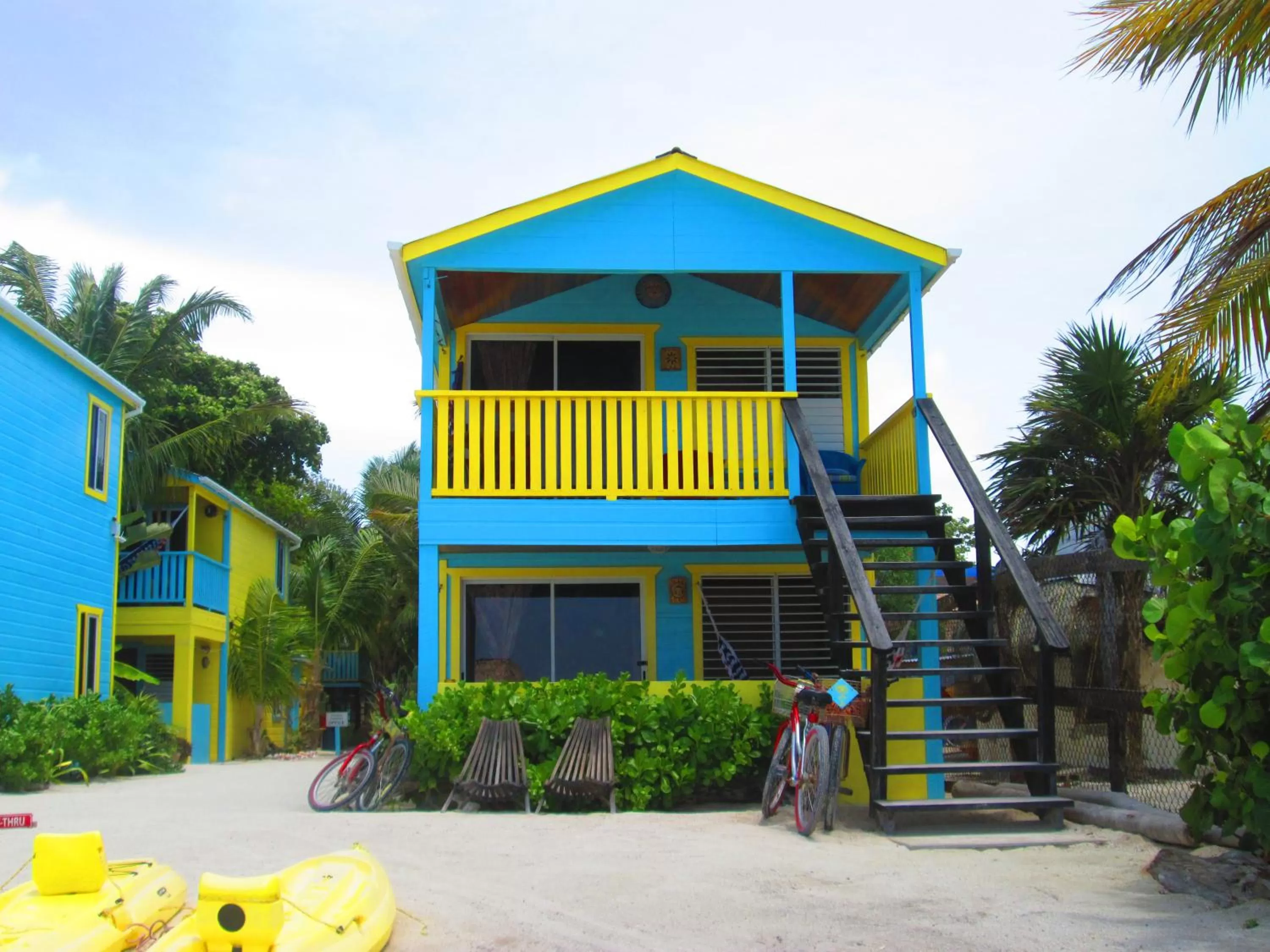 Facade/entrance in Colinda Cabanas