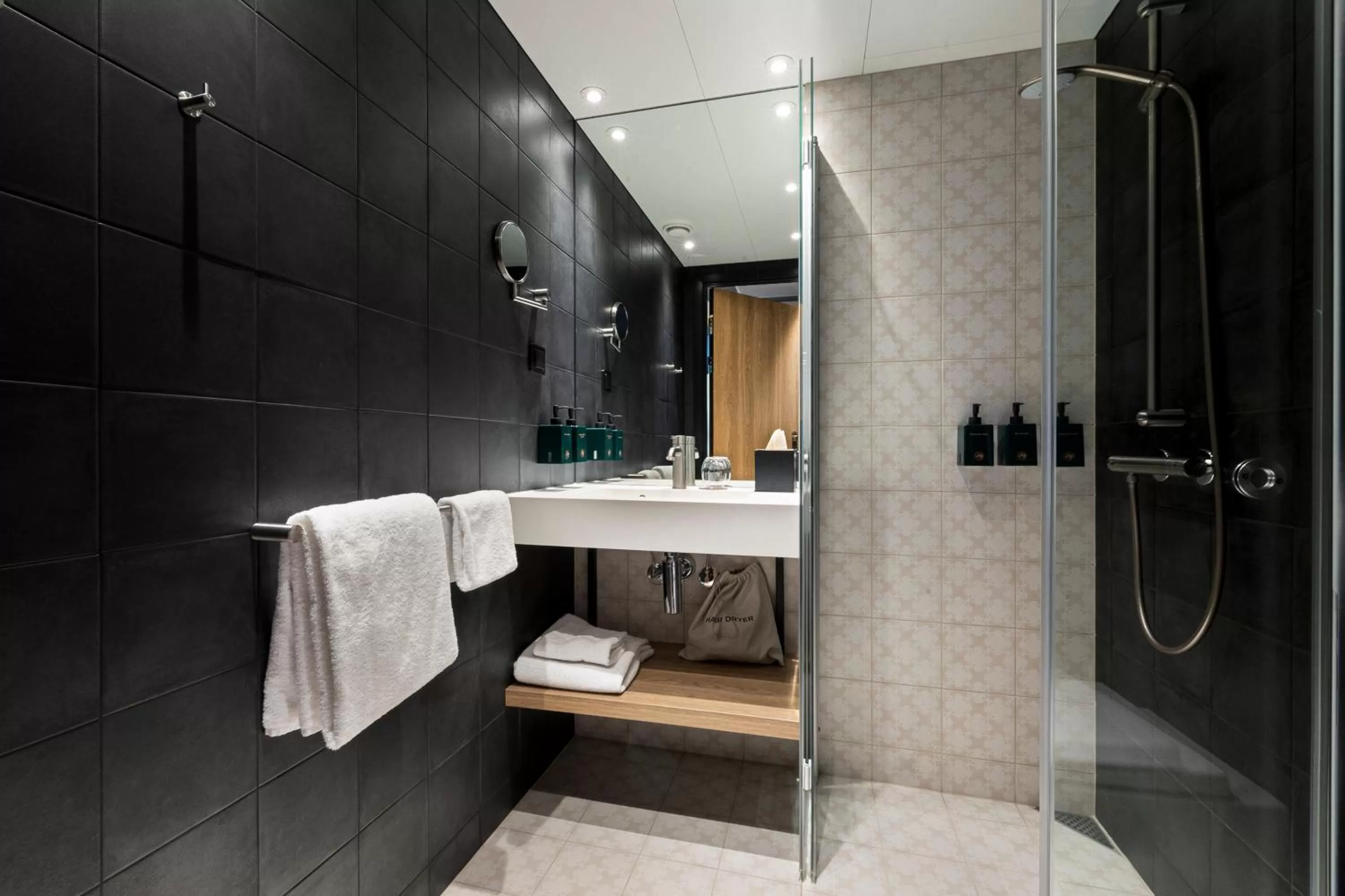 Shower in Lily Country Club