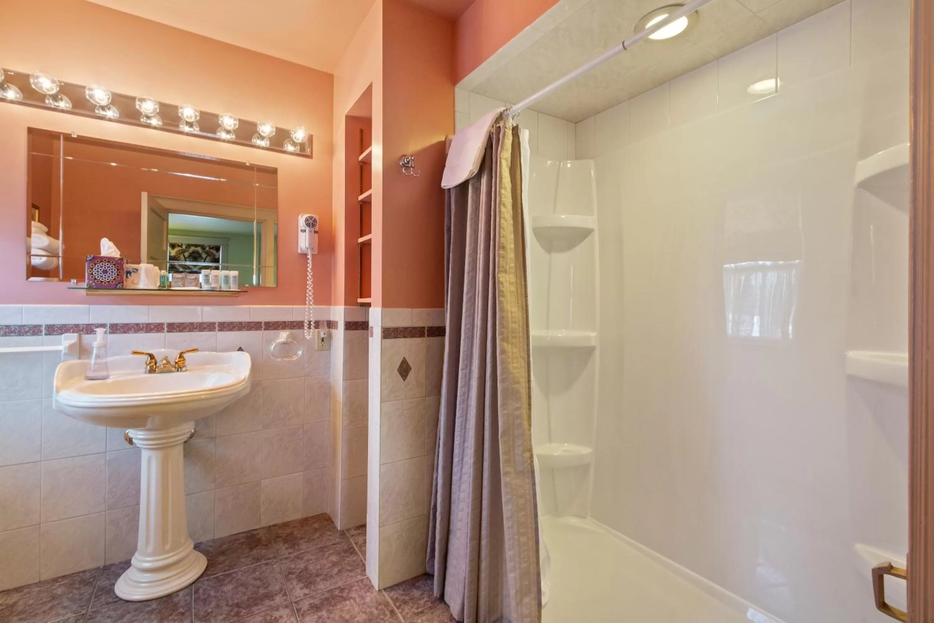 Bathroom in After Eight Bed and Breakfast