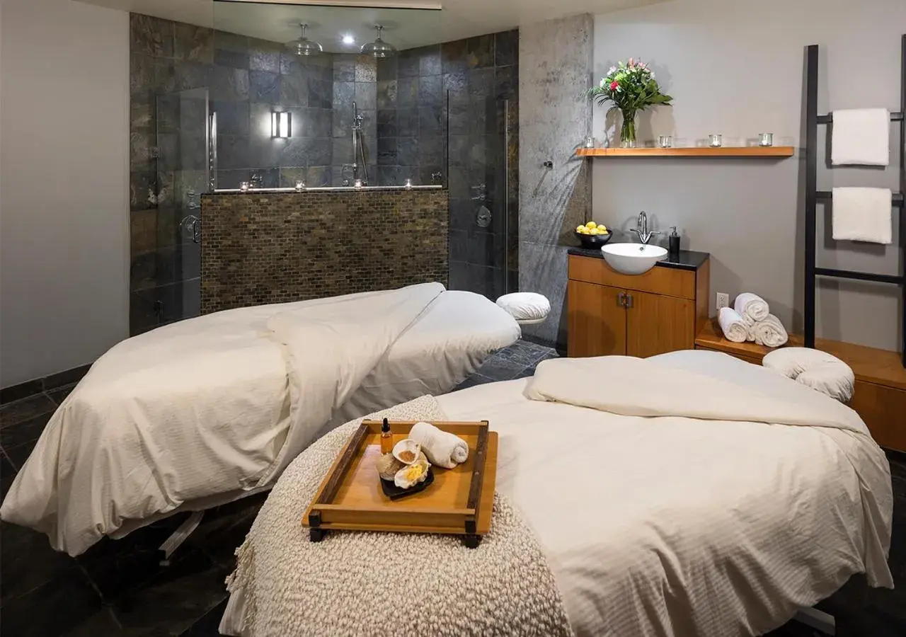 Spa and wellness centre/facilities, Bed in Brentwood Bay Resort