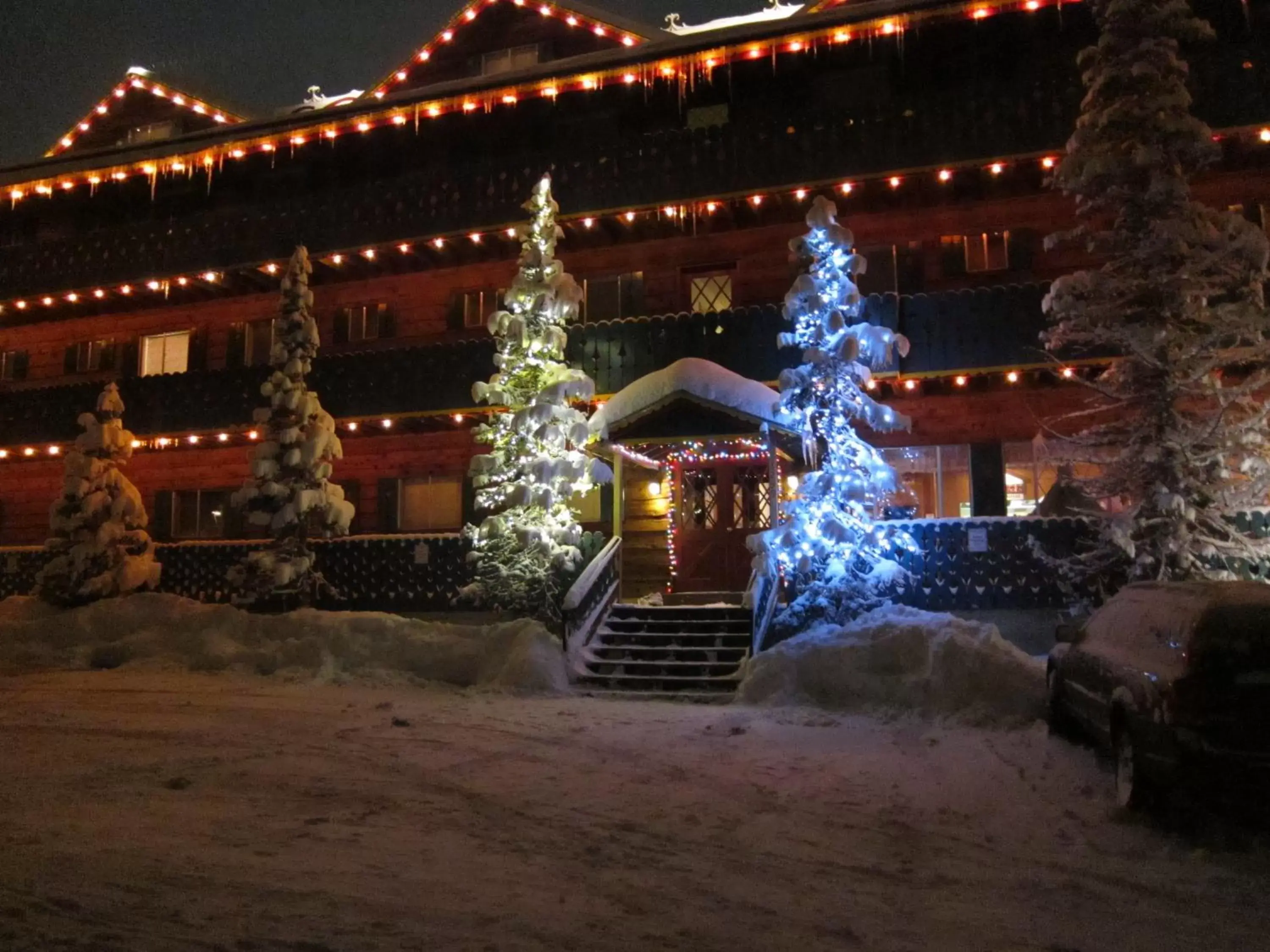 Facade/entrance, Winter in Chateau Apres Lodge