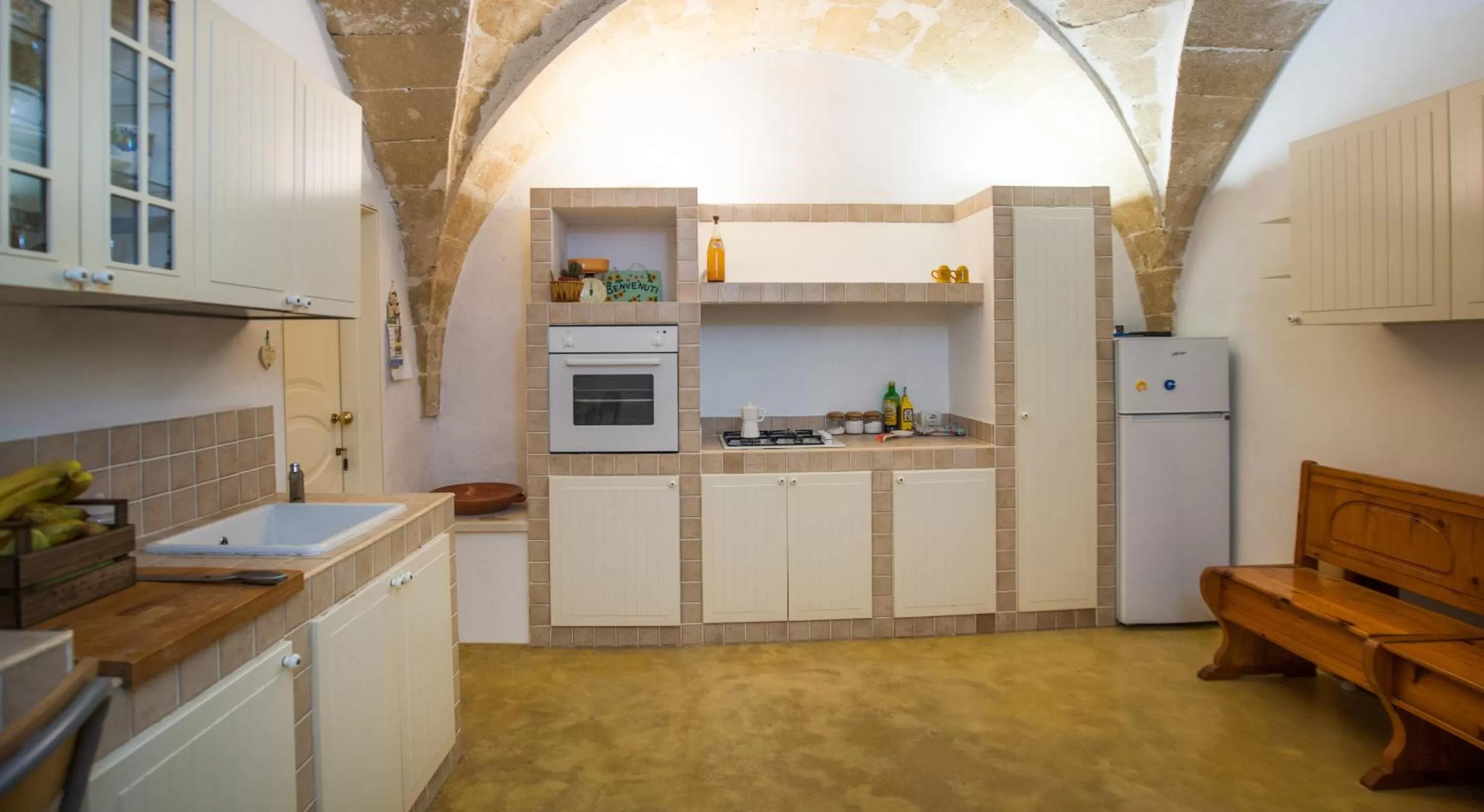 Communal kitchen in B&B La Garolla