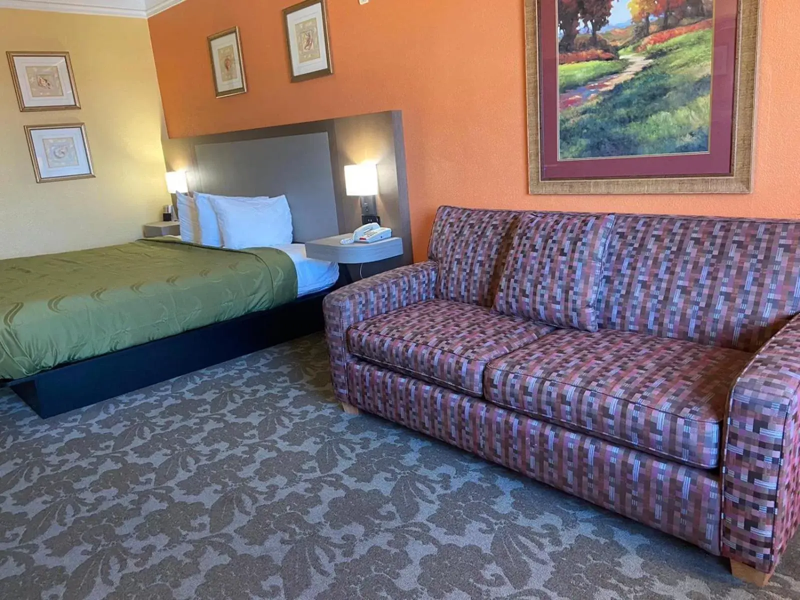 Bed in Quality Inn & Suites Beachfront