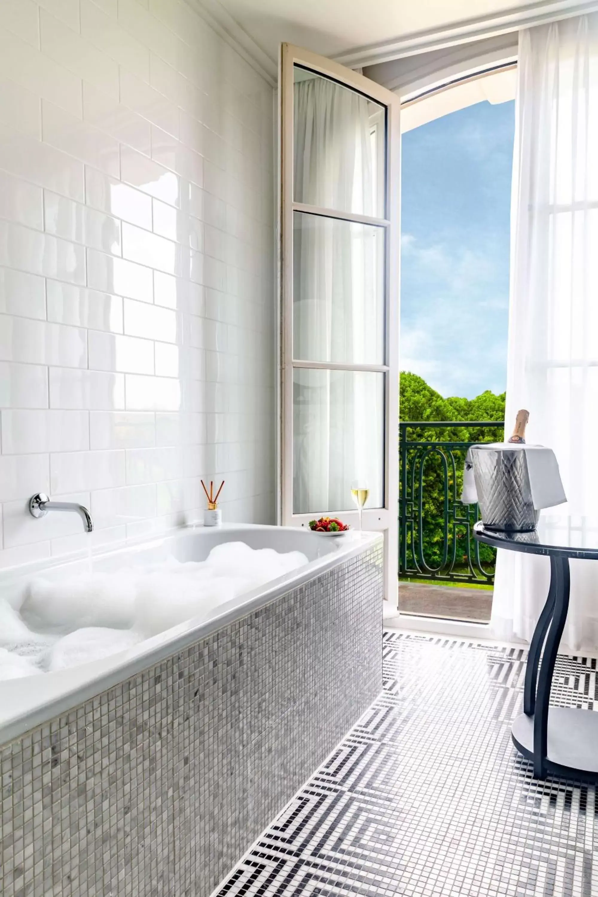 Bathroom in Waldorf Astoria Versailles - Trianon Palace