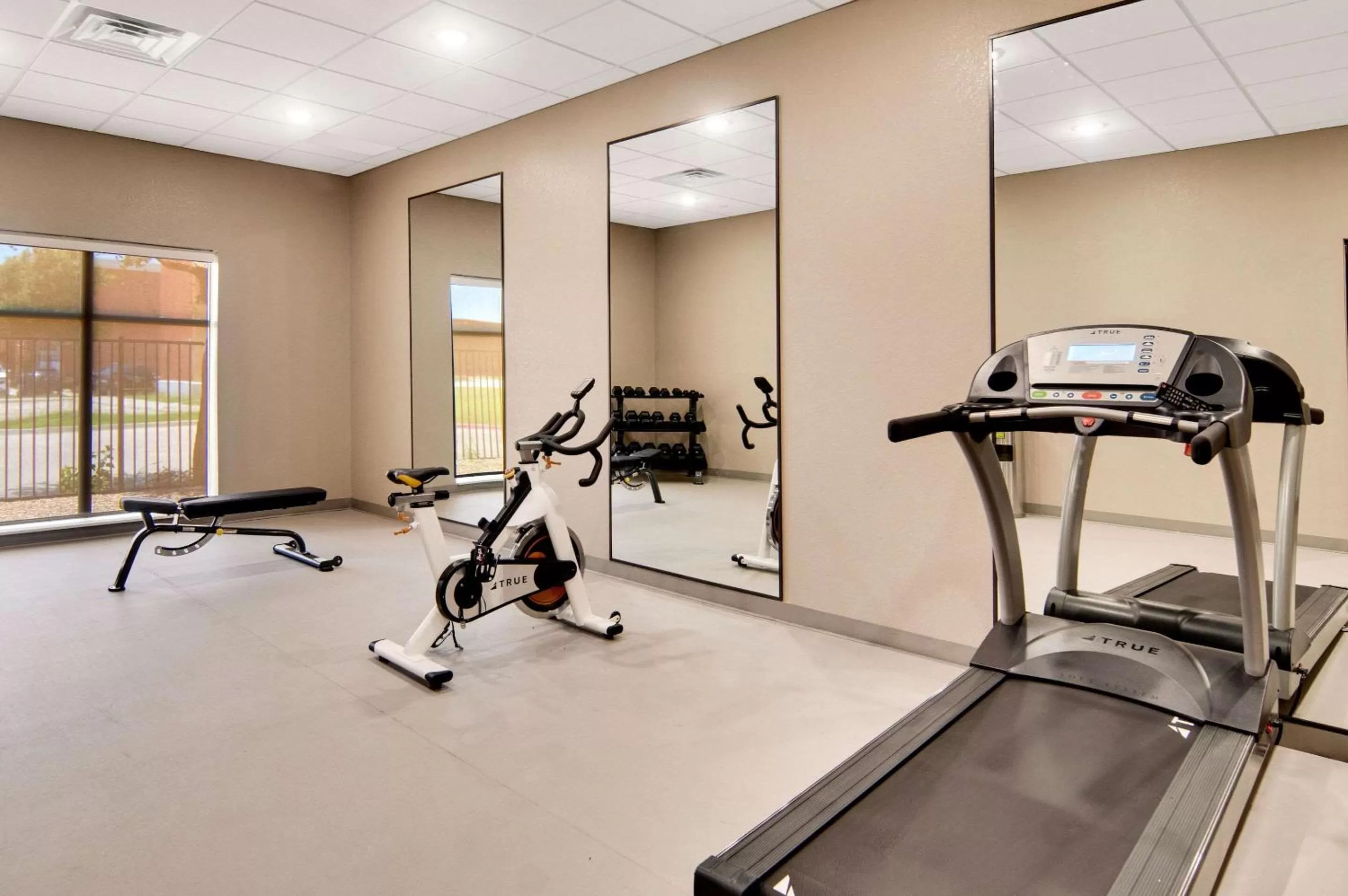 Fitness centre/facilities in MainStay Suites Dallas Northwest - Irving