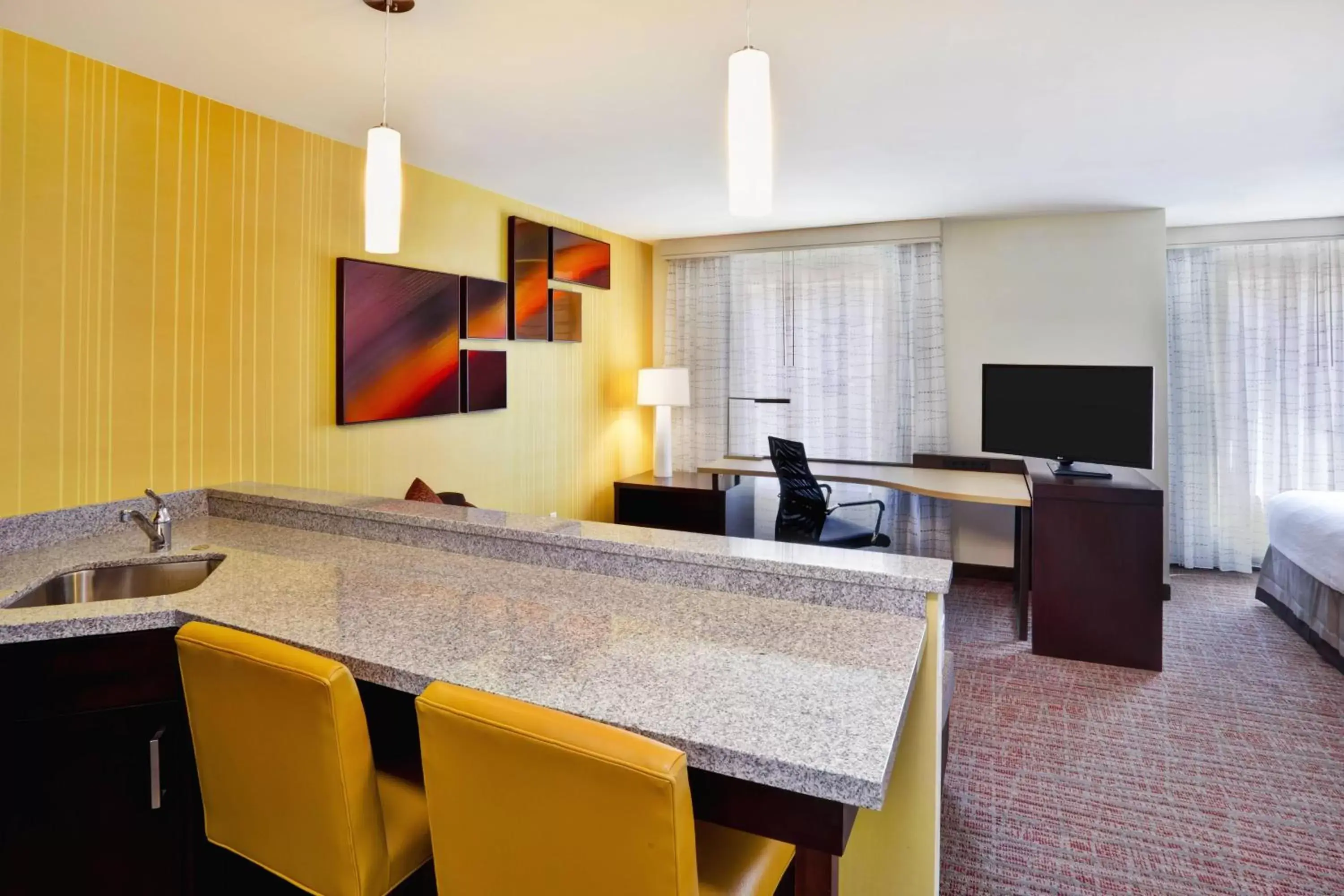 Living room, TV/Entertainment Center in Residence Inn by Marriott Chicago Wilmette/Skokie