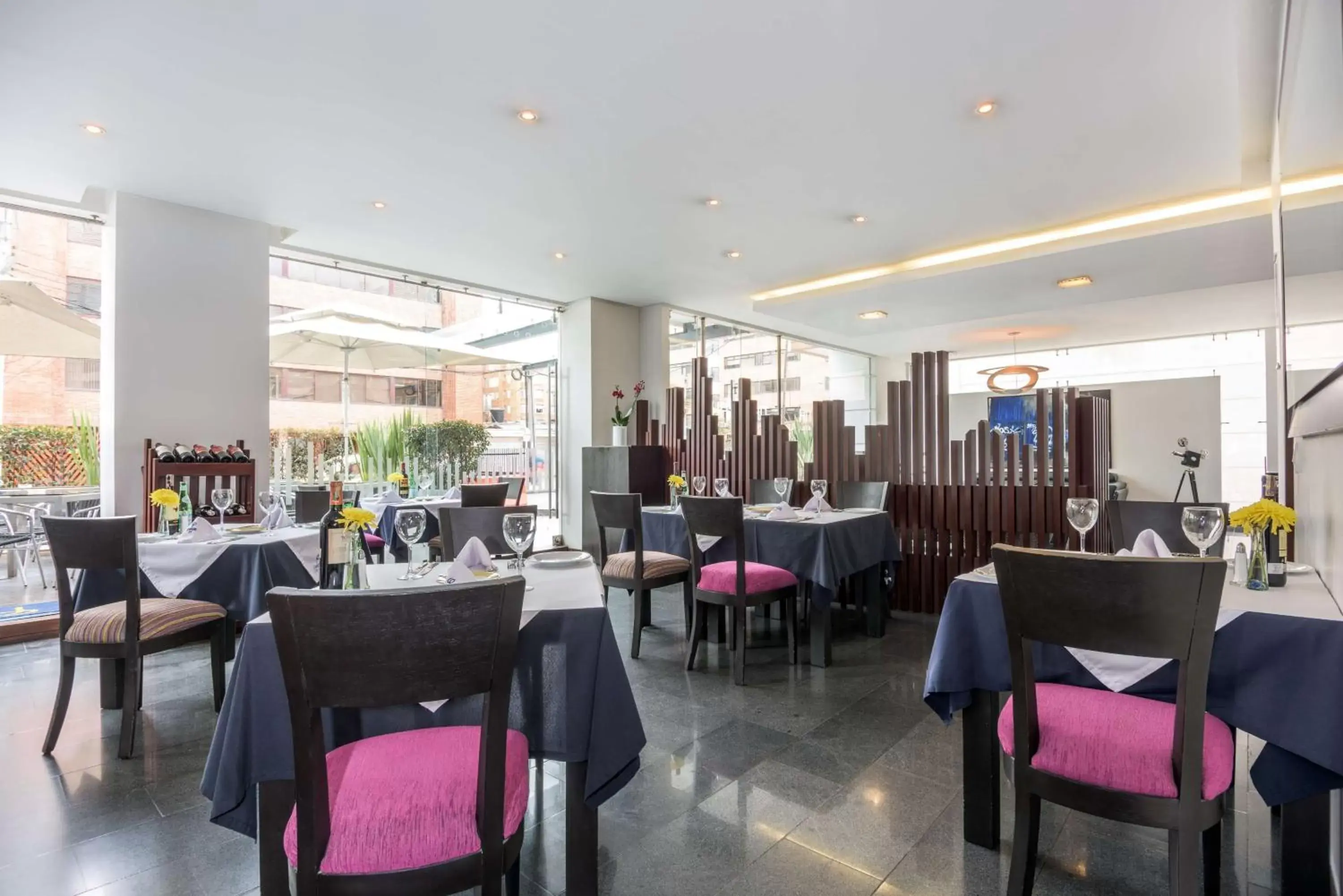 Restaurant/Places to Eat in NH Bogota Urban 93 Royal