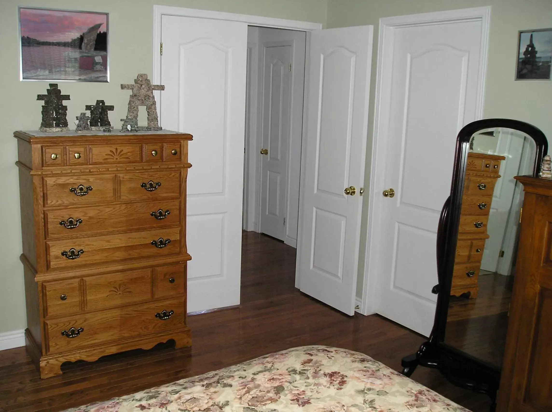 Bedroom in Tucked Inn the Harbour B&B