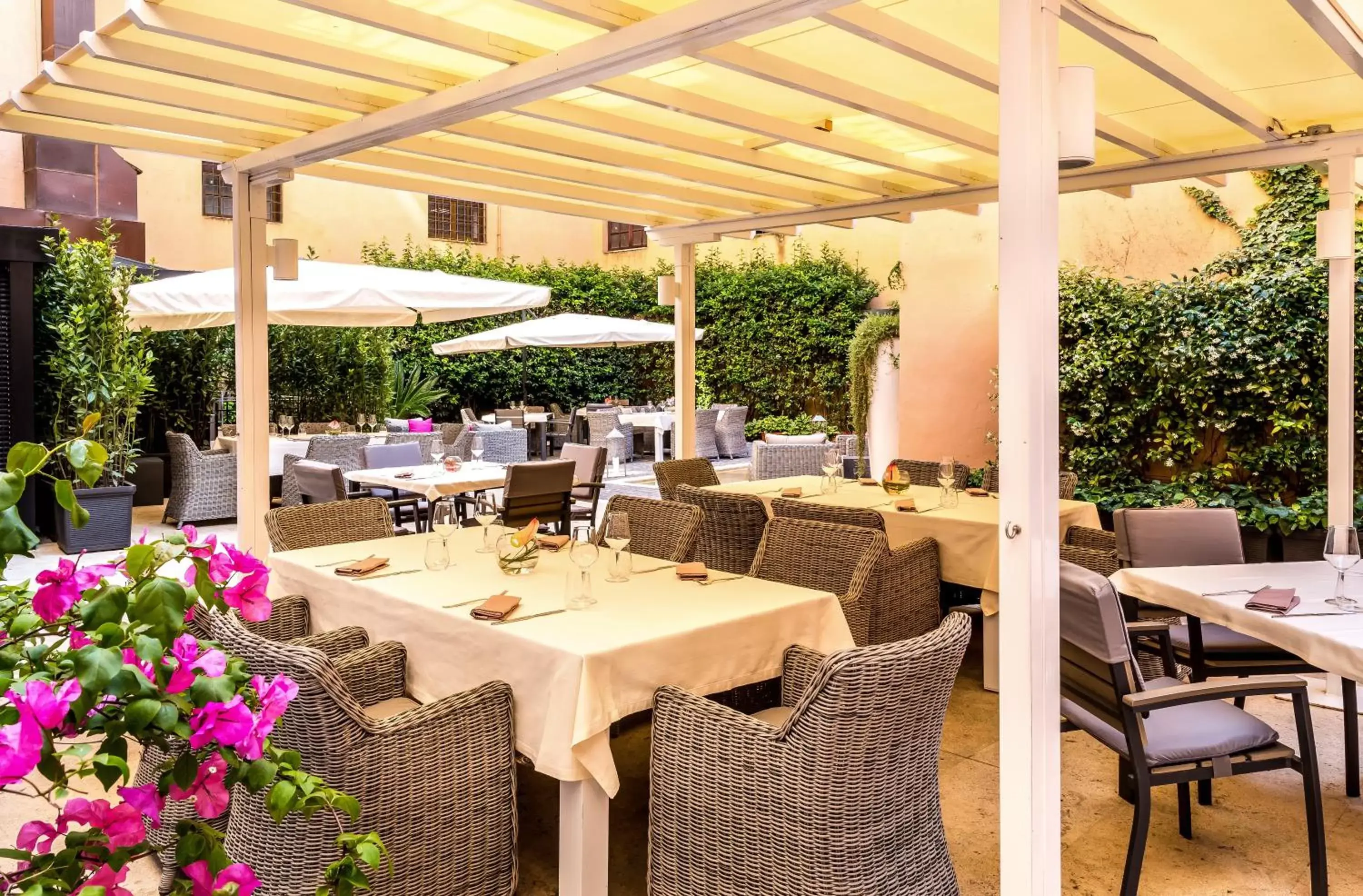 Breakfast, Restaurant/Places to Eat in Hotel Indigo Rome - St. George, an IHG Hotel