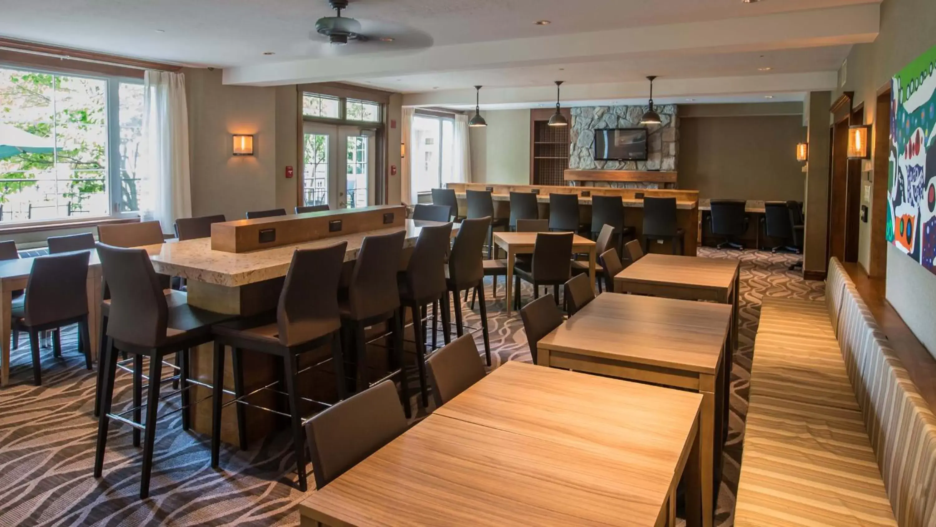 Breakfast, Restaurant/Places to Eat in Holiday Inn Express & Suites Tremblant, an IHG Hotel