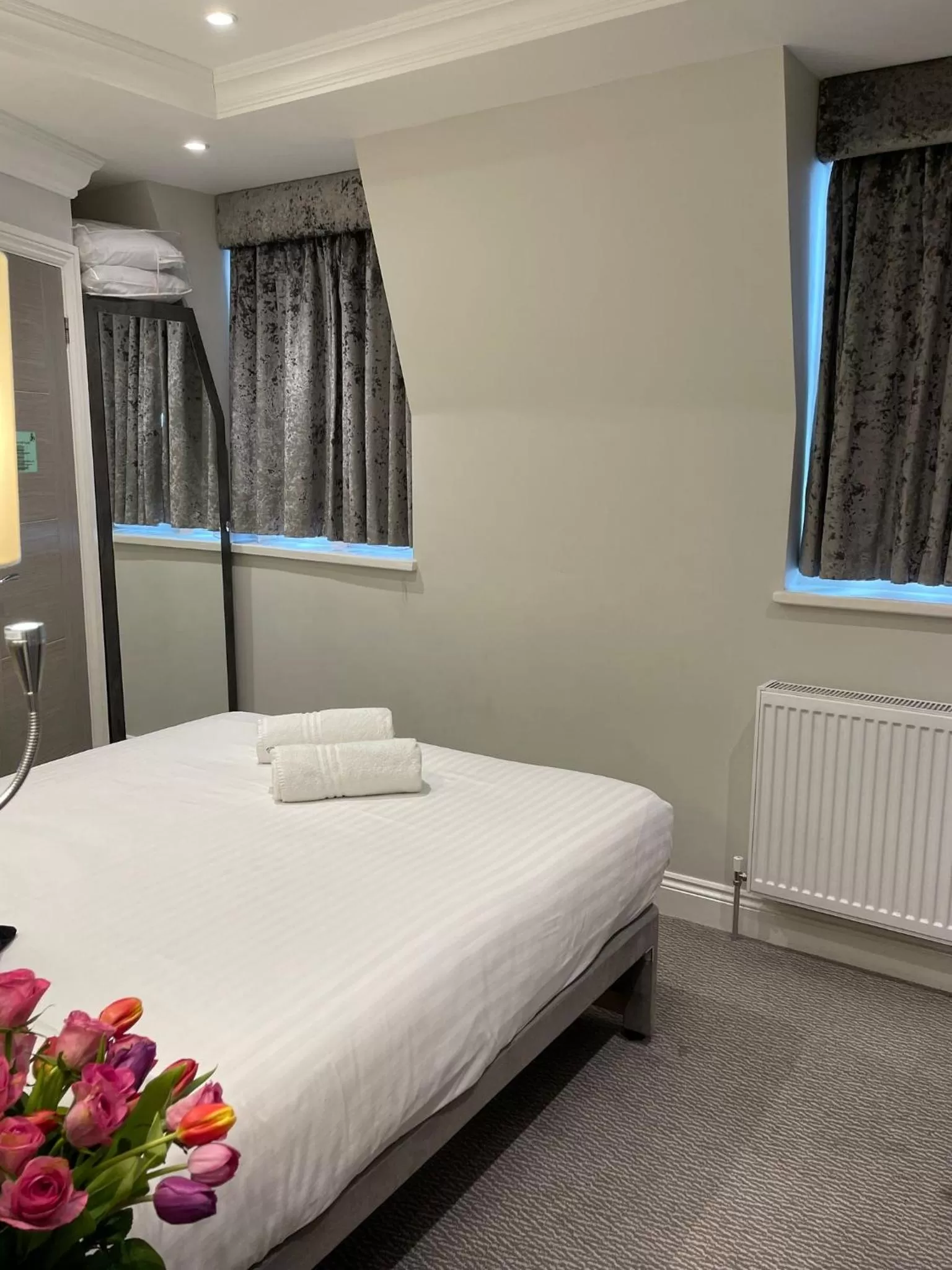 Bed in Best Western Buckingham Palace Rd