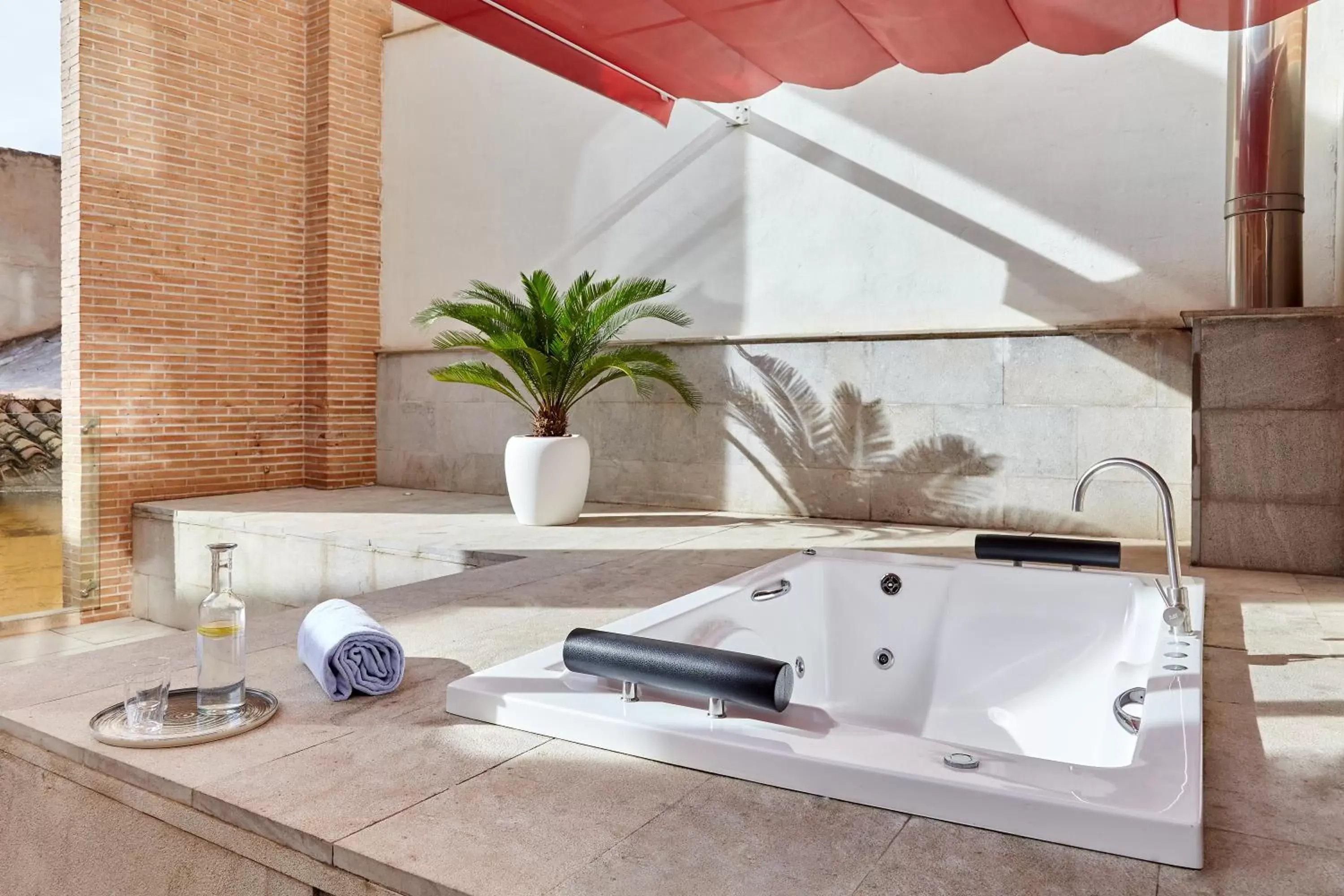 Open Air Bath, Bathroom in Hotel Macià Granada Five Senses Rooms & Suites