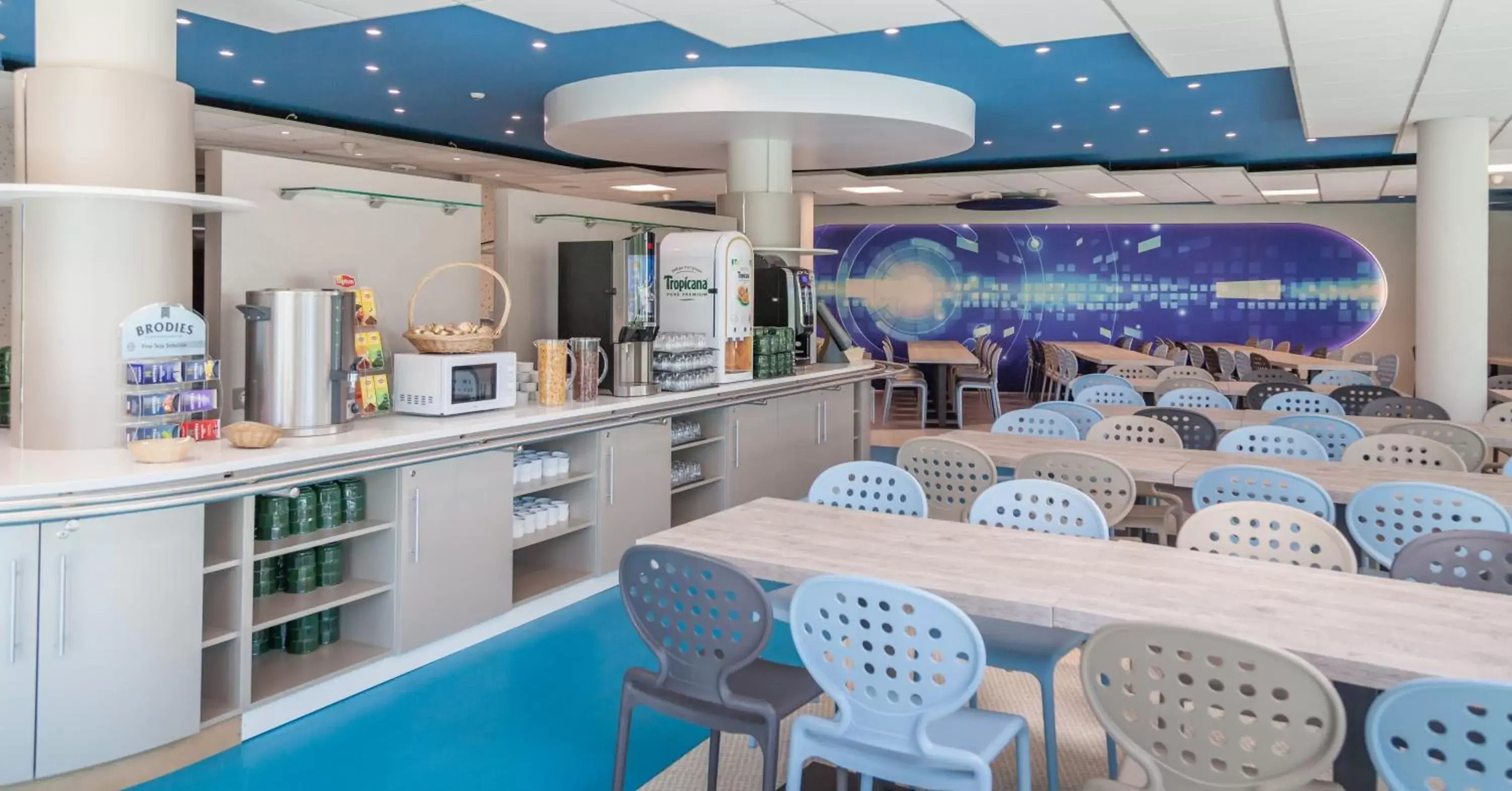 Restaurant/places to eat in Kyriad Poitiers Jules Verne Site du Futuroscope Restaurant/places to eat in Kyriad Poitiers Jules Verne Site du Futuroscope