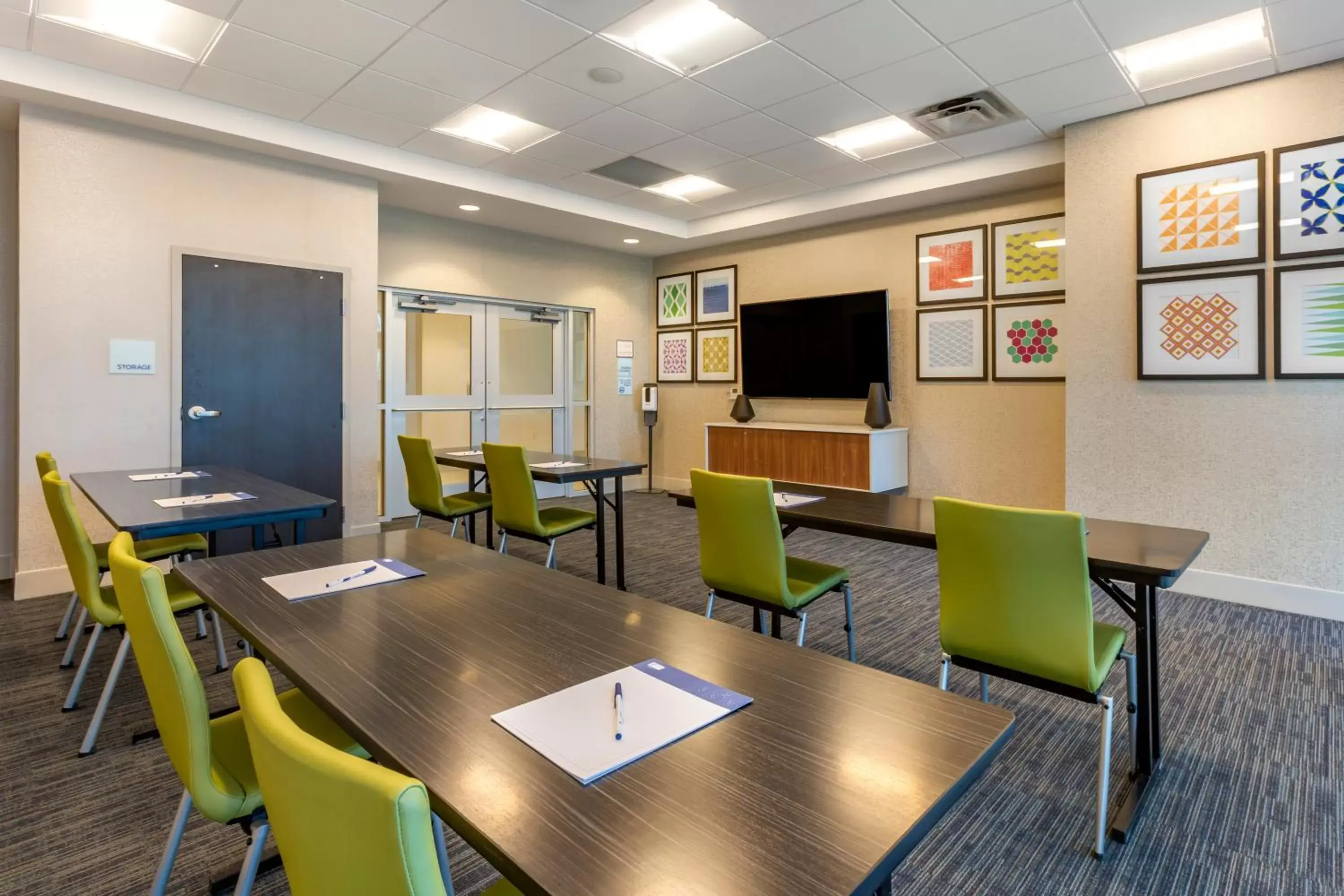 Meeting/conference room in Holiday Inn Express & Suites - Phoenix Dwtn - State Capitol, an IHG Hotel