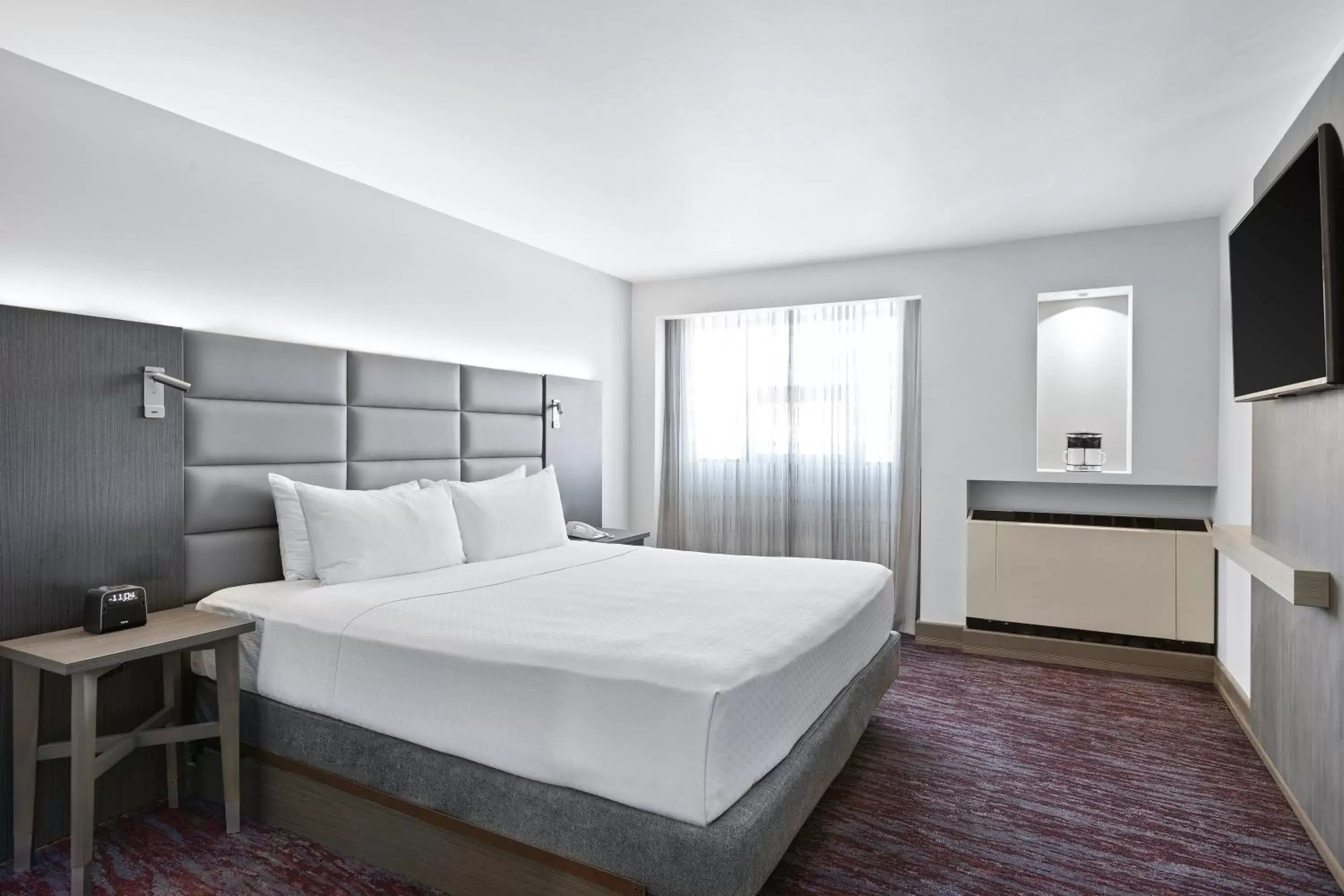 Bedroom, Bed in Crowne Plaza San Jose La Sabana, an IHG Hotel