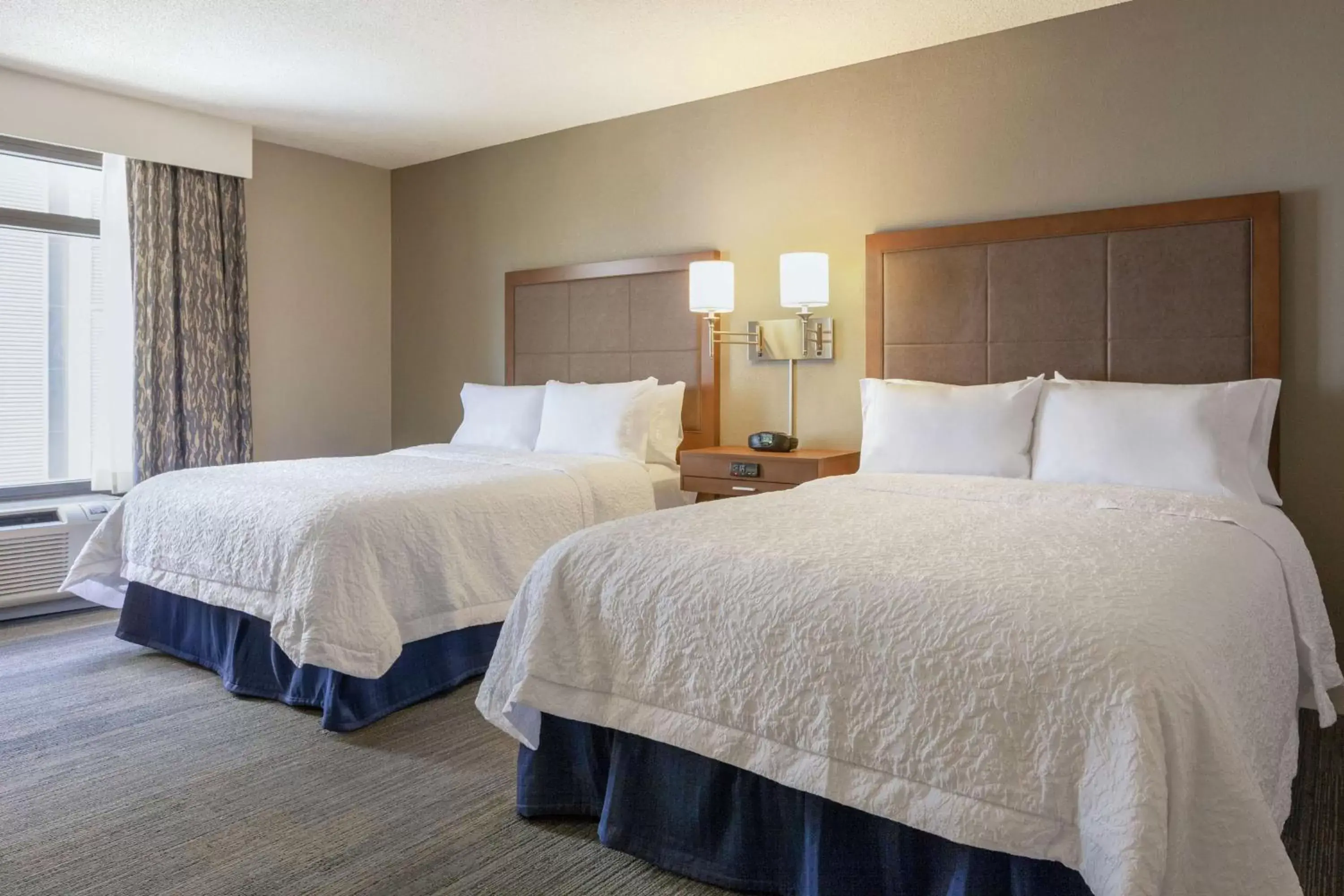 Bed in Hampton Inn & Suites Nashville-Downtown