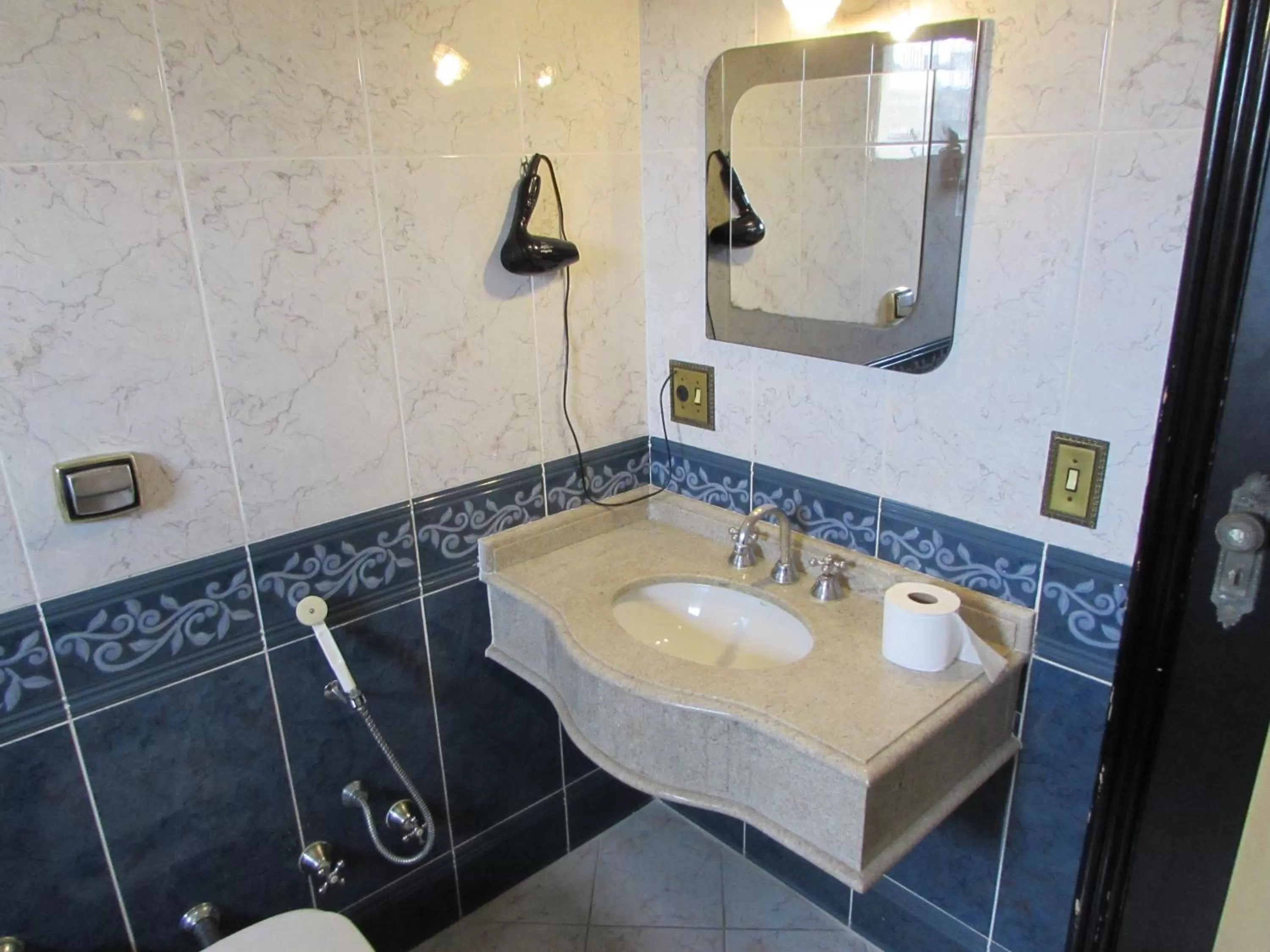 Bathroom in Pleasant Place Hotel