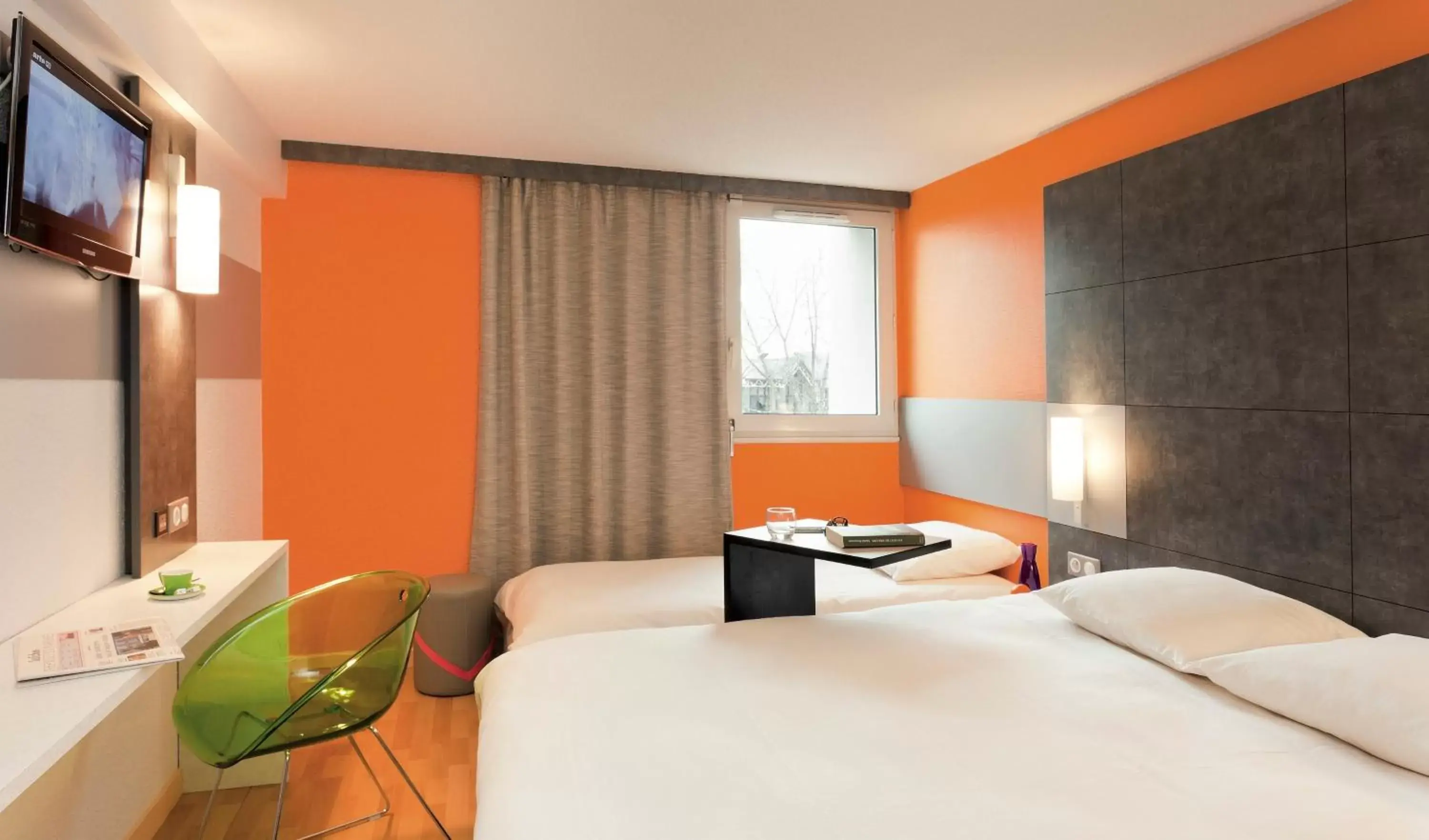 Photo of the whole room, Bed in ibis styles Brive Ouest