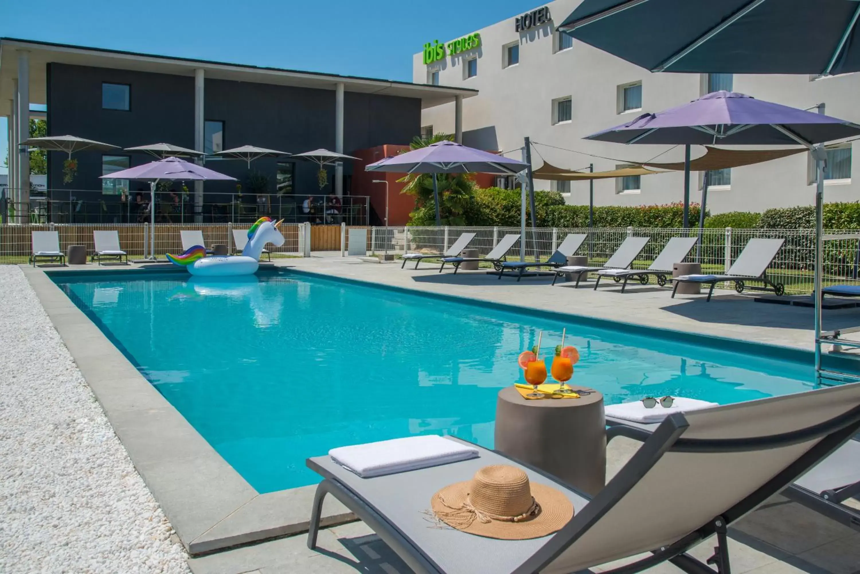 Swimming pool in ibis Styles Pertuis Portes du Luberon Swimming pool in ibis Styles Pertuis Portes du Luberon