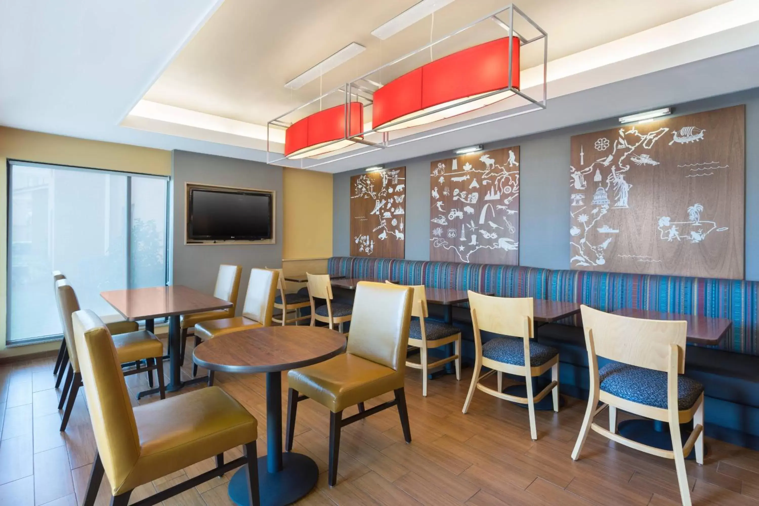 Breakfast, Lounge/Bar in TownePlace Suites by Marriott Bossier City