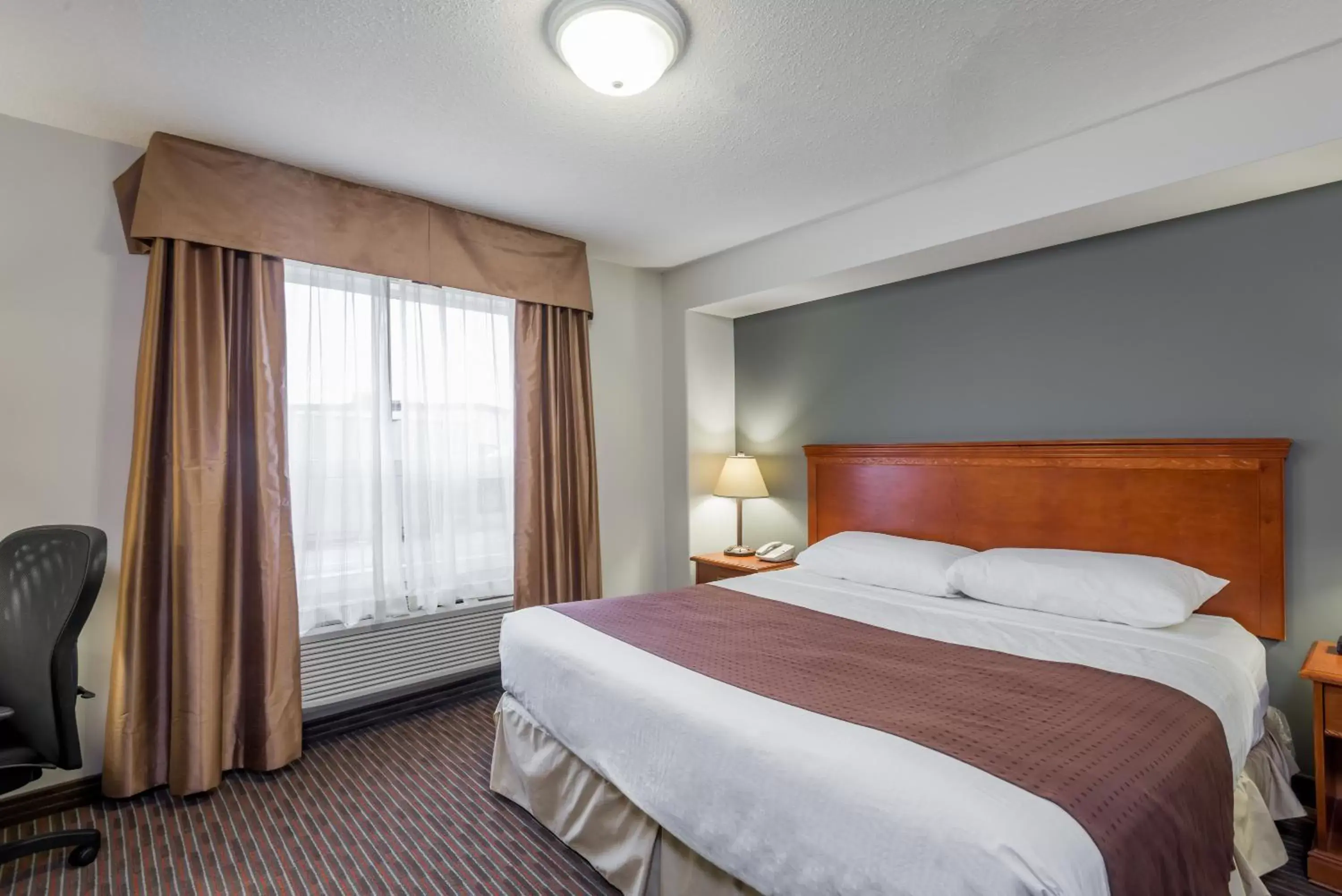 Bedroom, Bed in Super 8 by Wyndham Grande Prairie