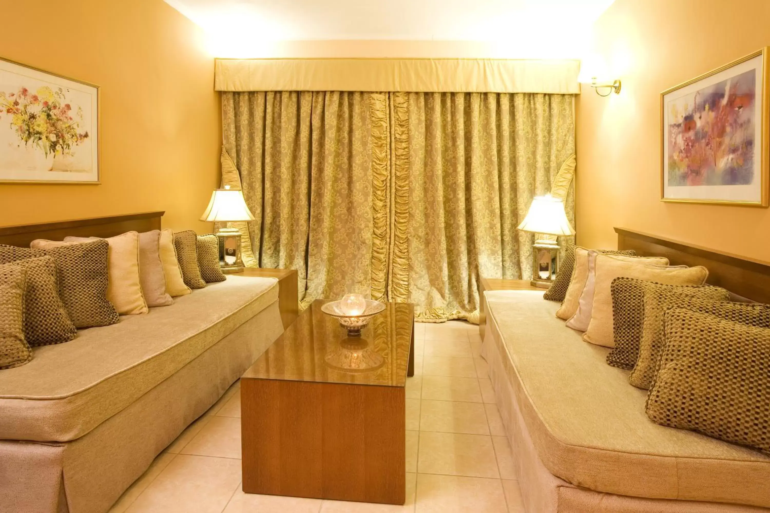 Bedroom, Seating Area in Ariti Grand Hotel