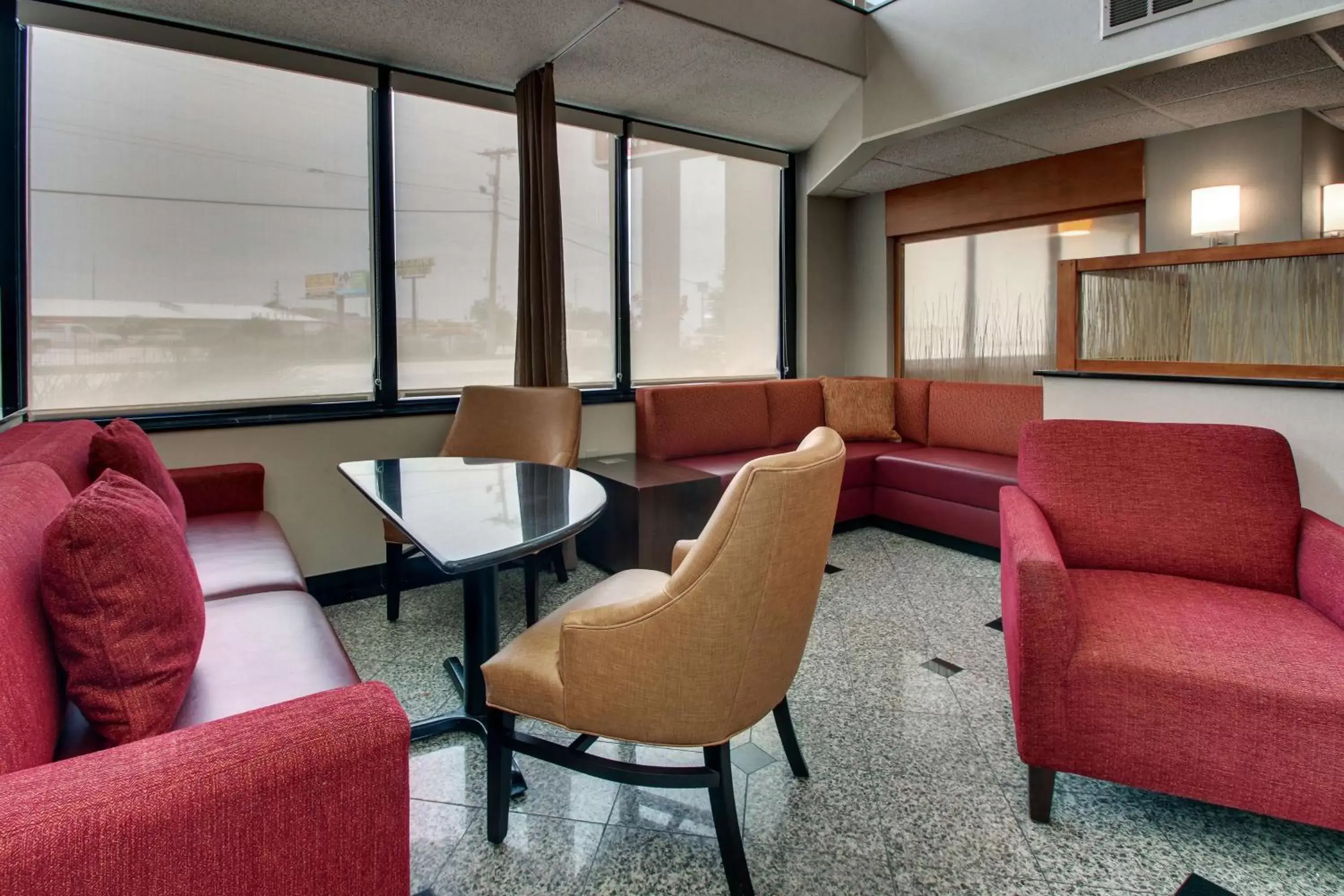 Lobby or reception, Lounge/Bar in Drury Inn & Suites Bowling Green