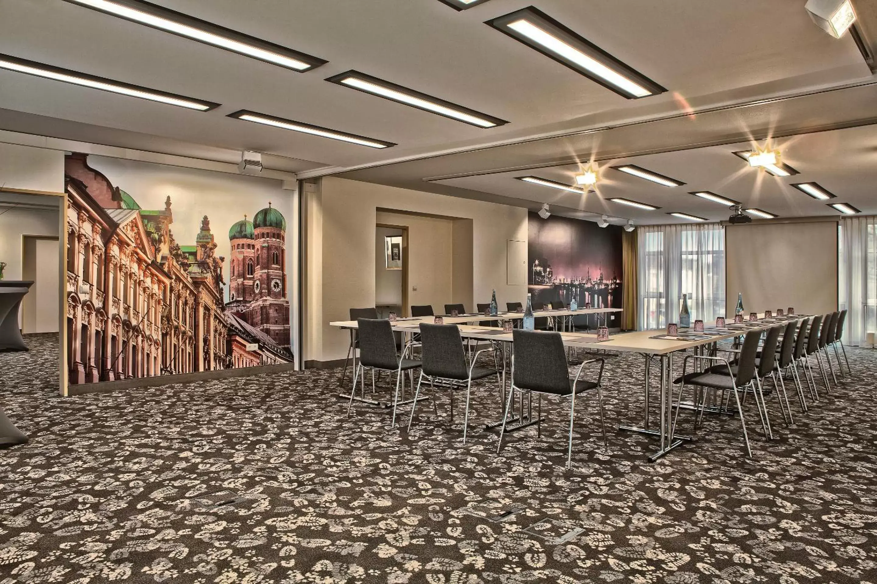 Meeting/conference room in President Hotel